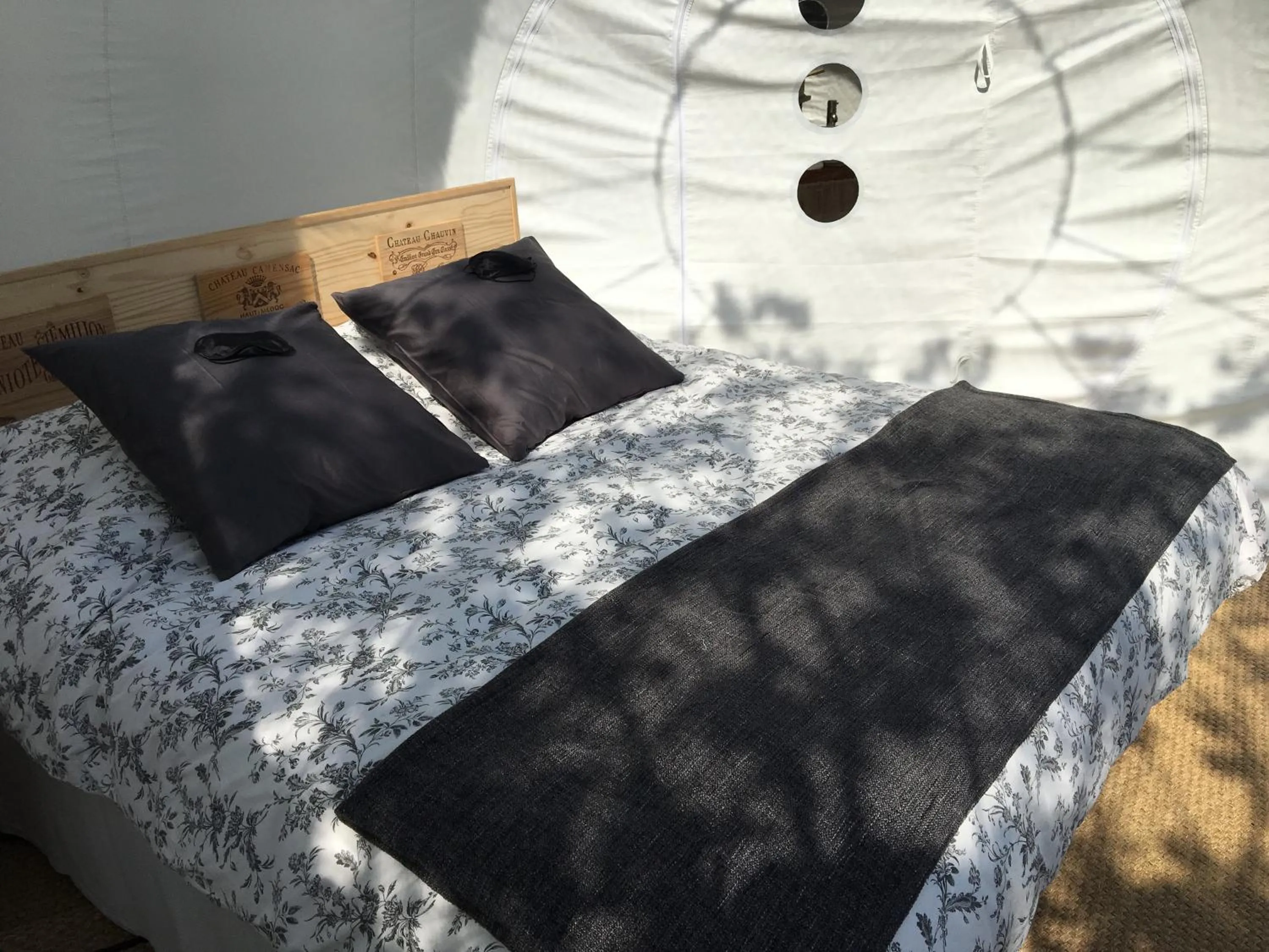 Decorative detail, Bed in Bulle d'amour