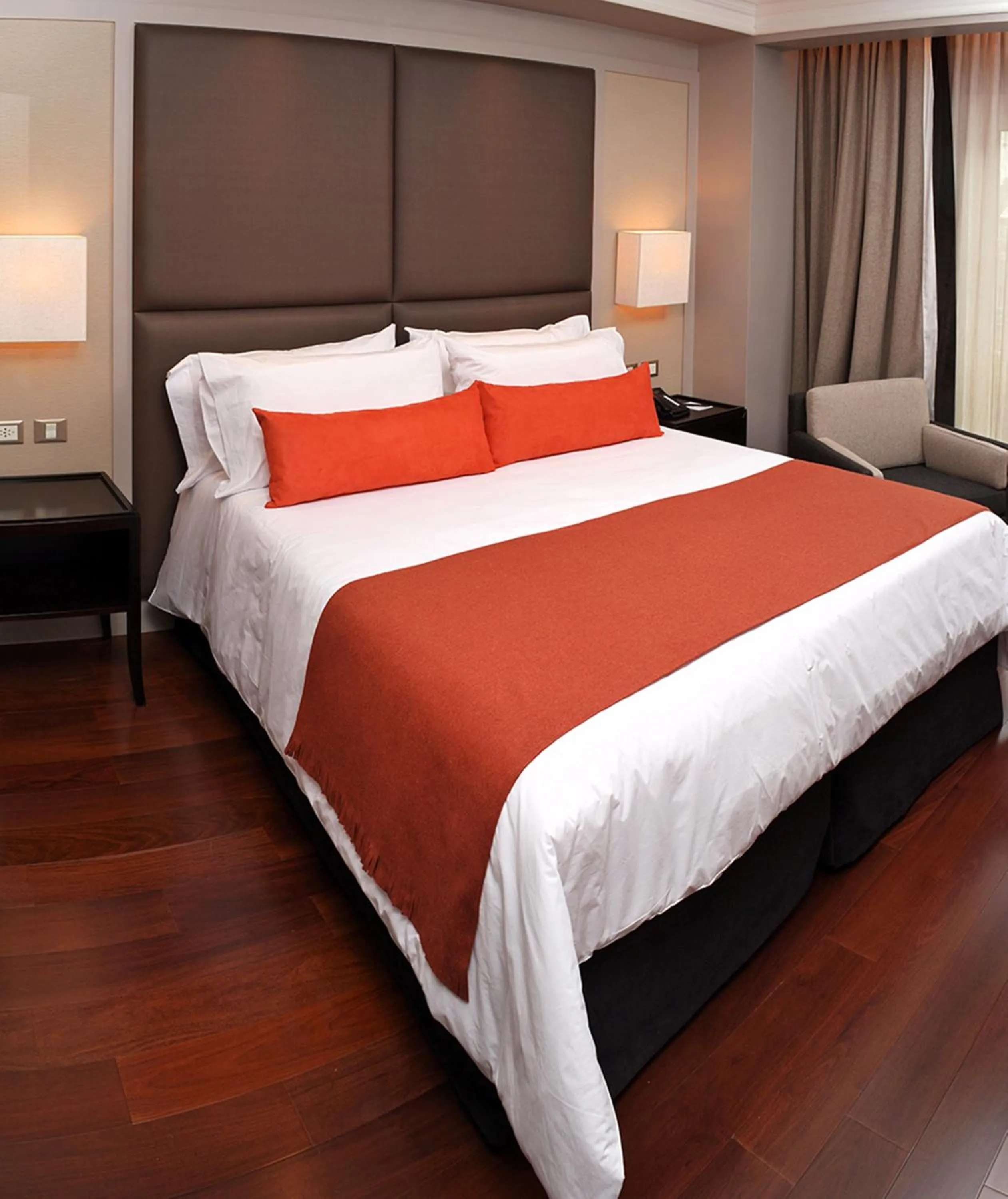 Photo of the whole room, Bed in Carles Hotel