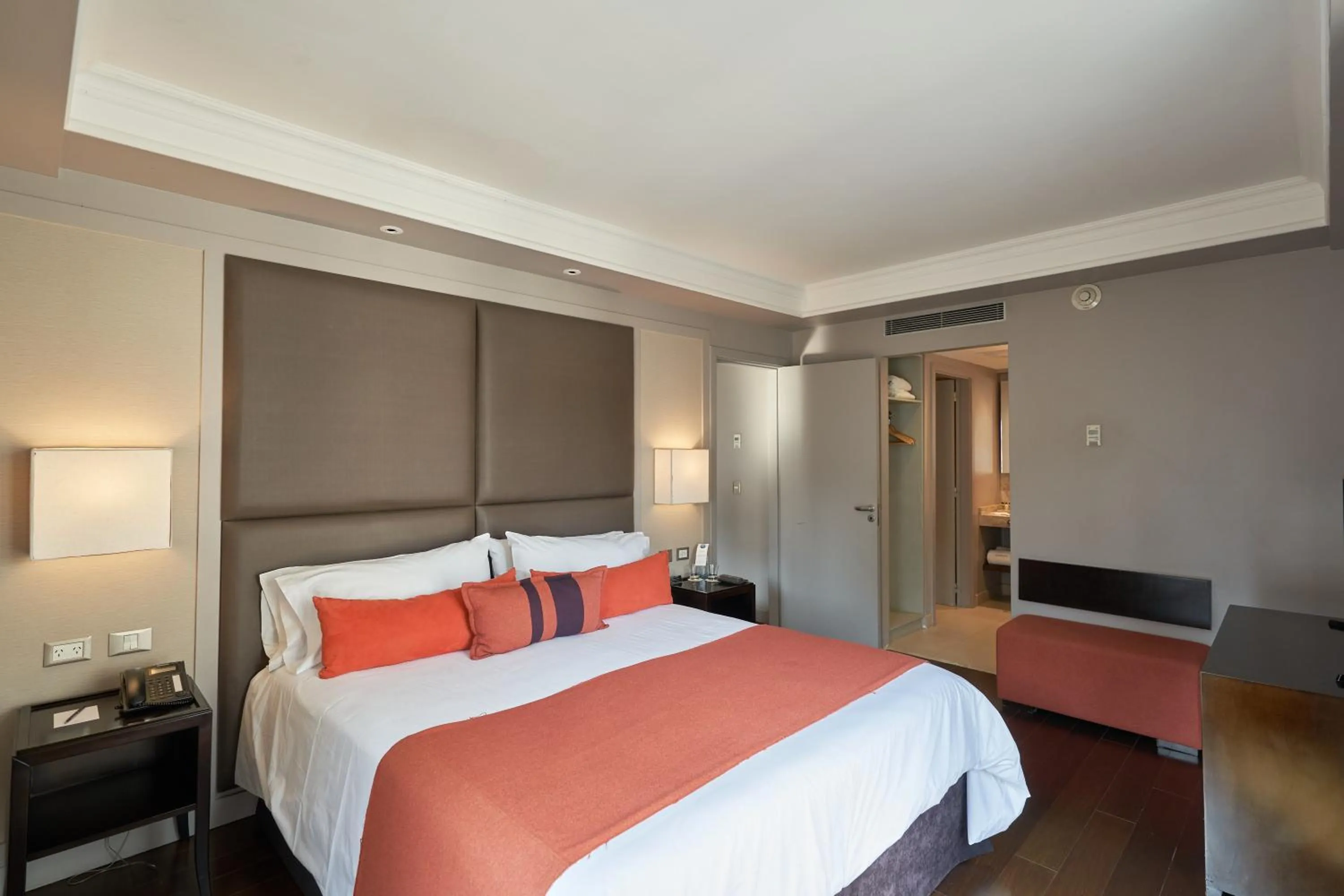 Photo of the whole room, Bed in Carles Hotel