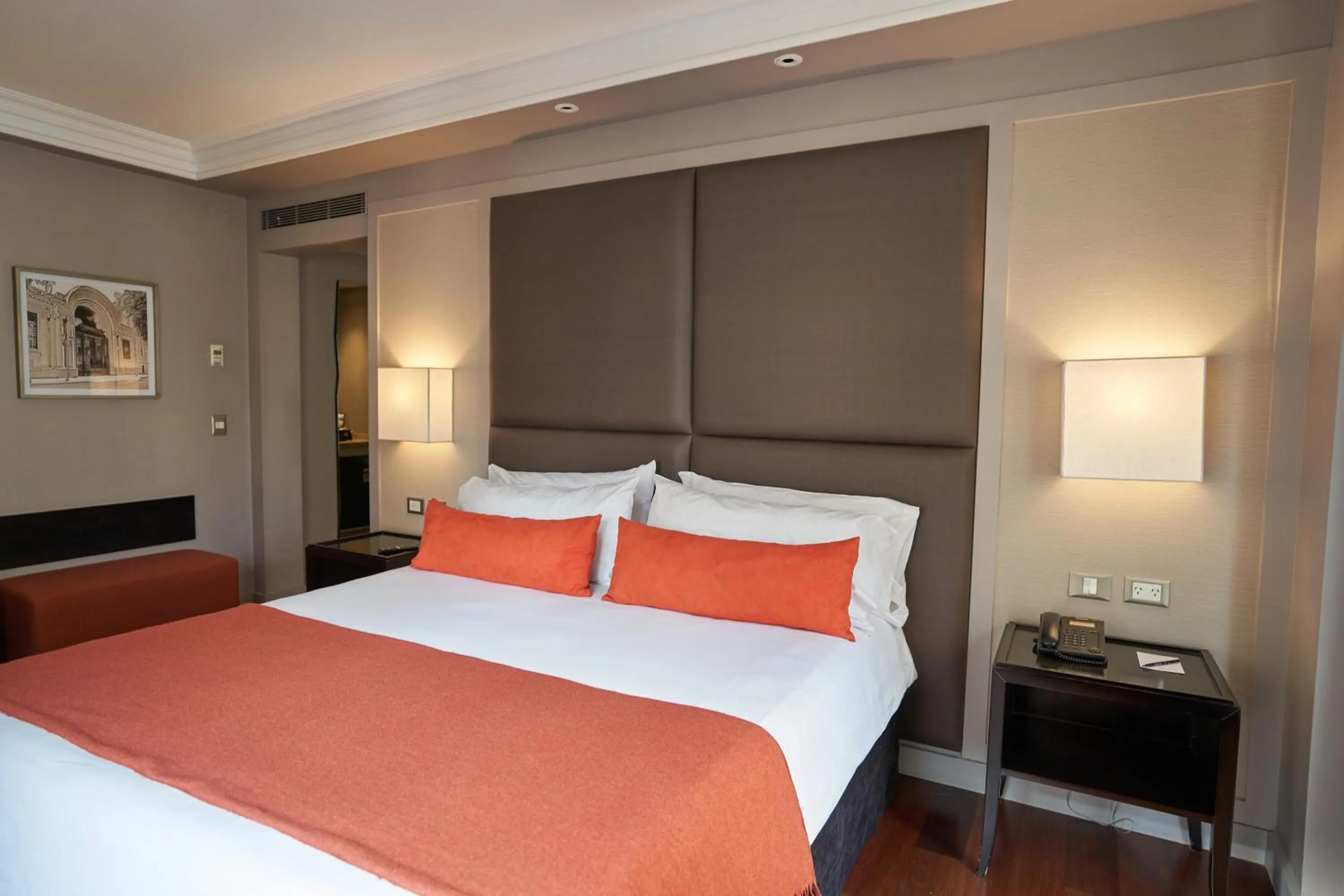 Photo of the whole room, Bed in Carles Hotel