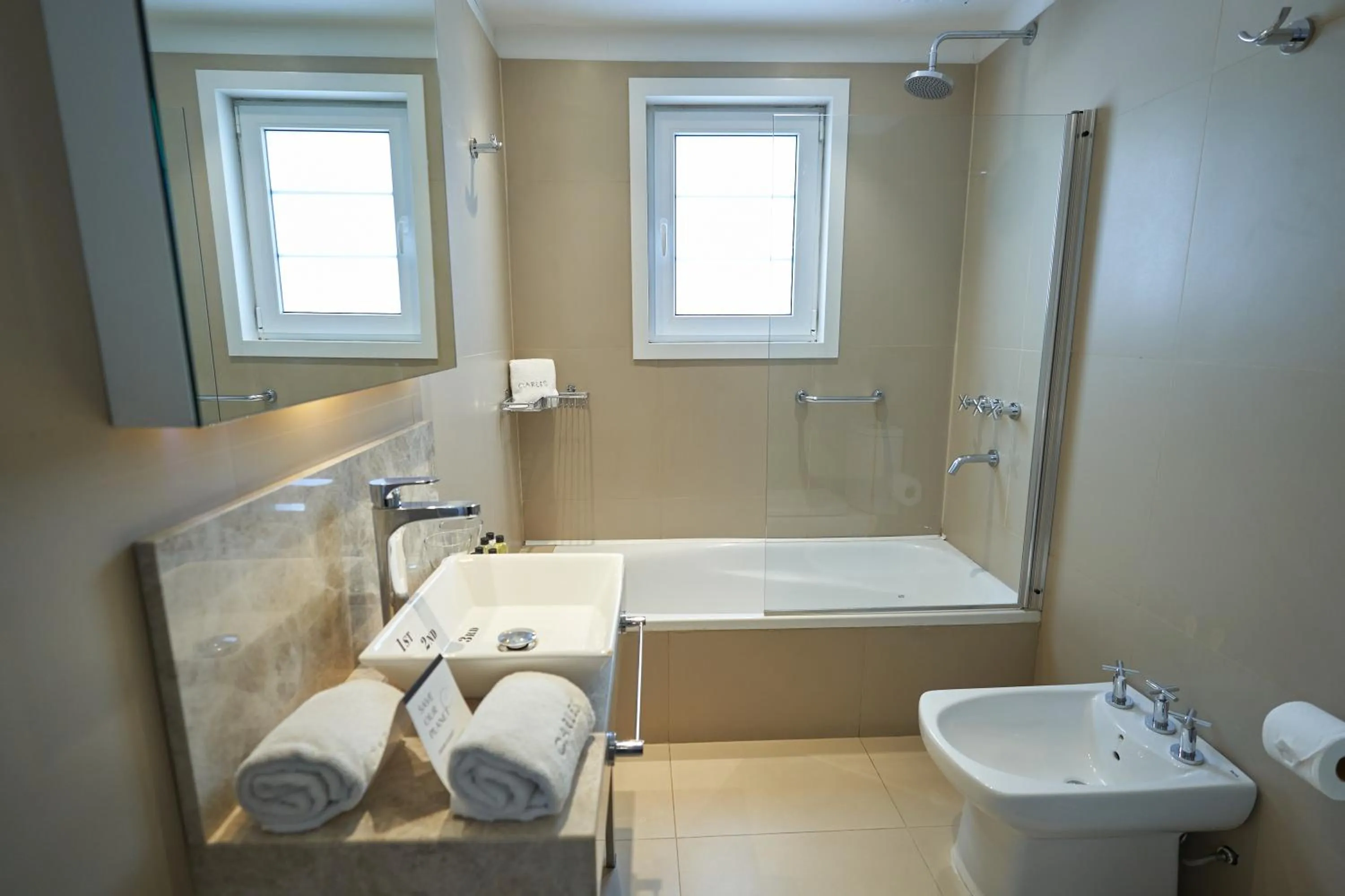 Bathroom in Carles Hotel