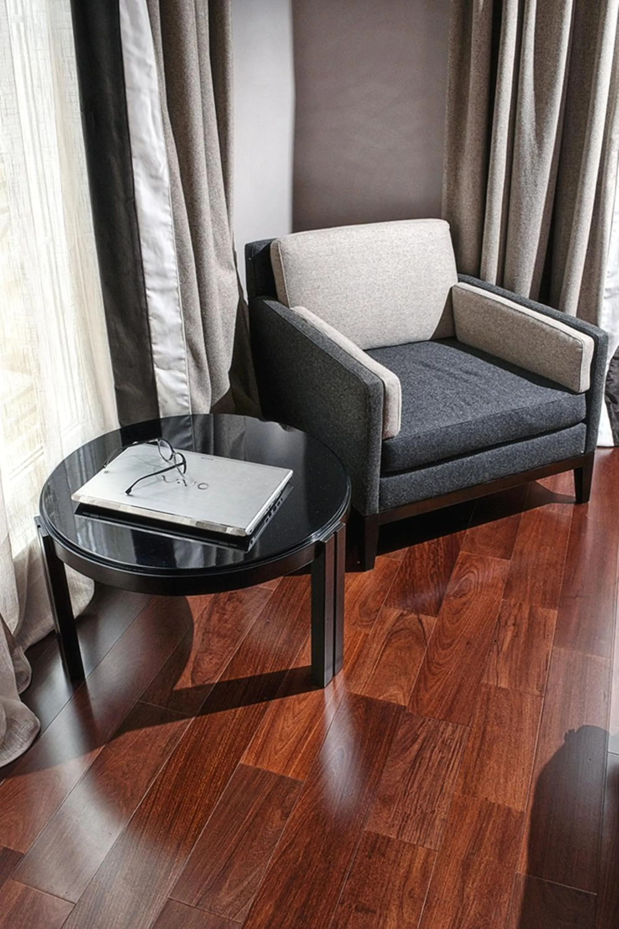 Decorative detail in Carles Hotel