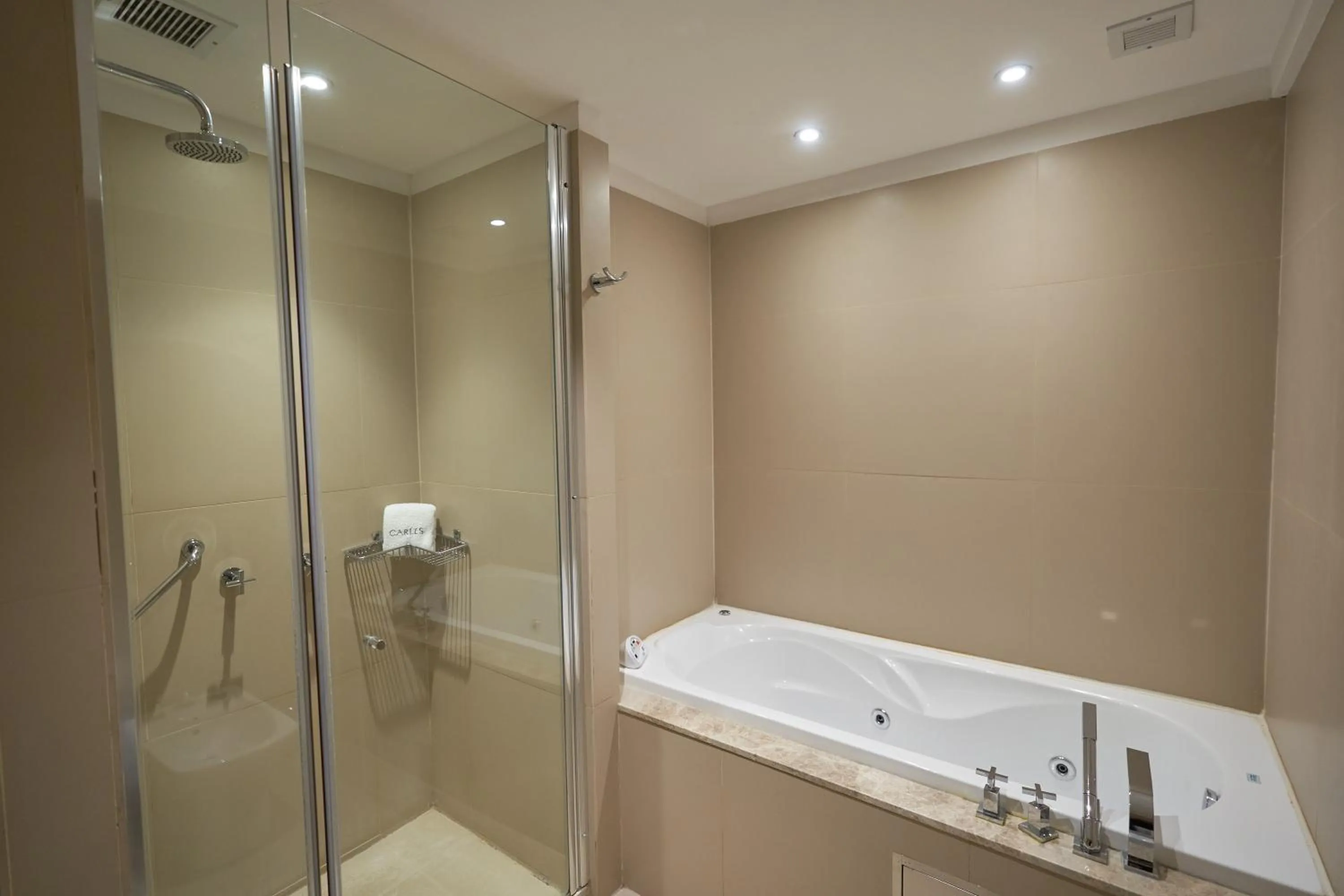 Bathroom in Carles Hotel