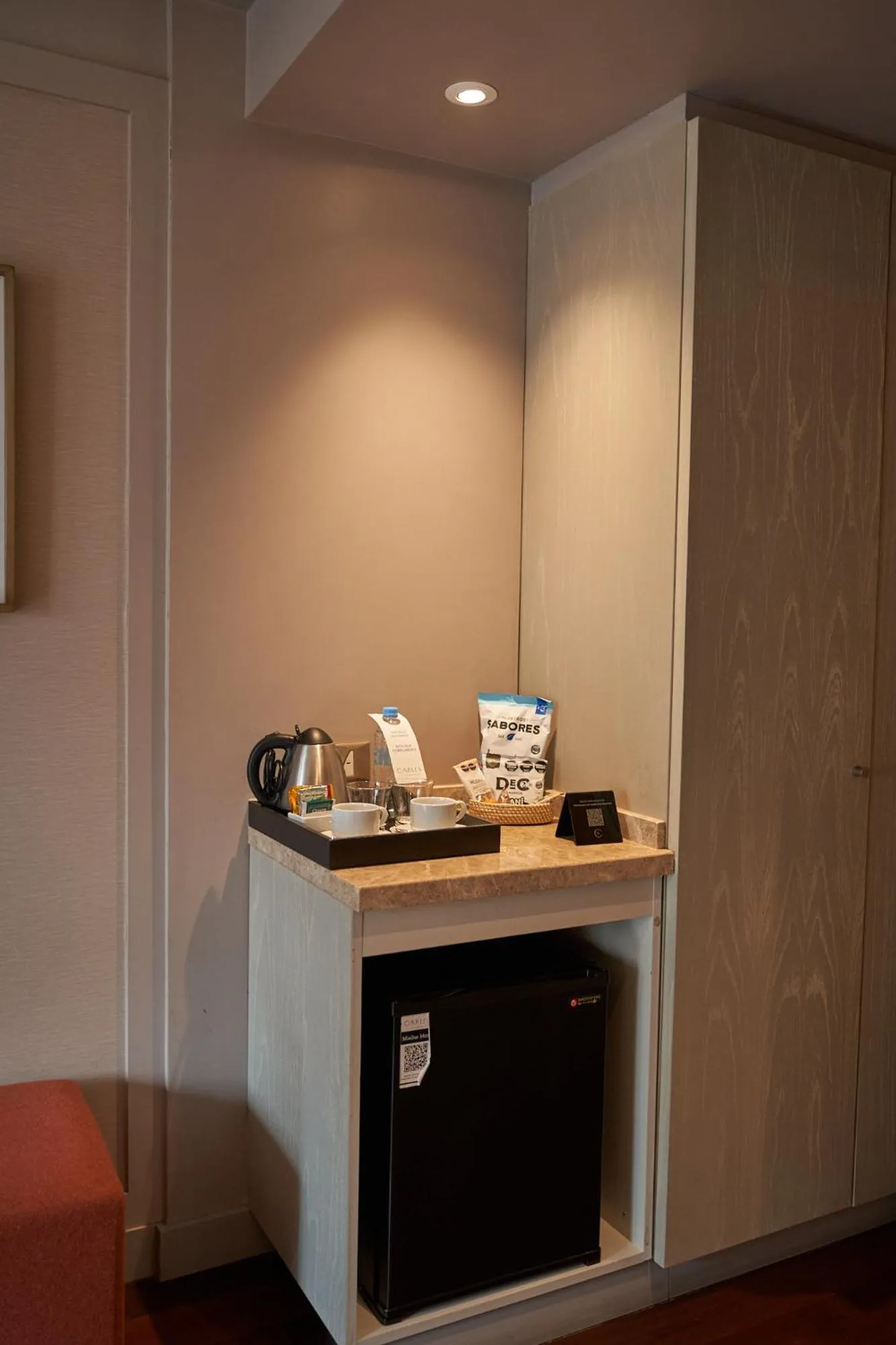 minibar in Carles Hotel