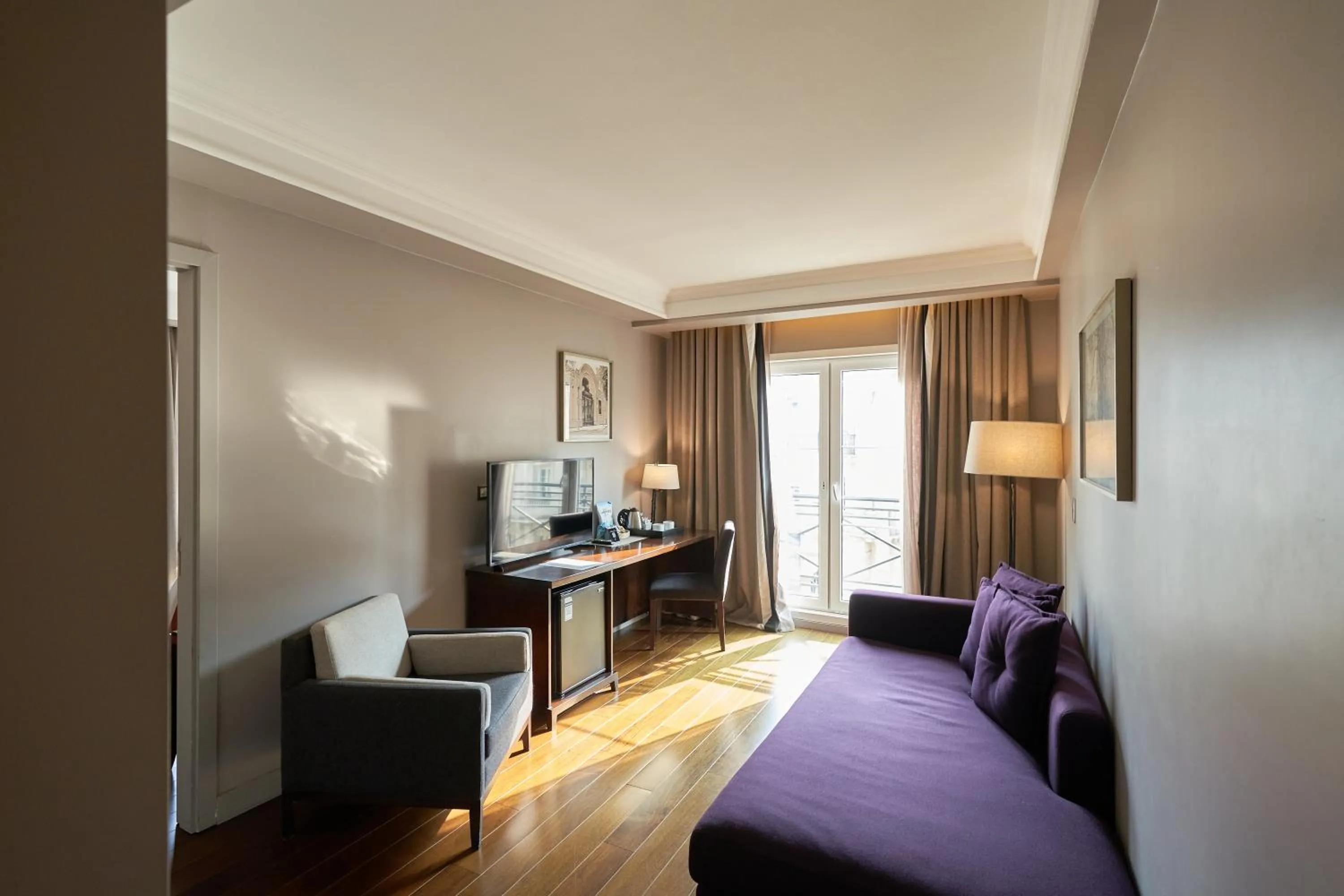 Decorative detail, Bed in Carles Hotel