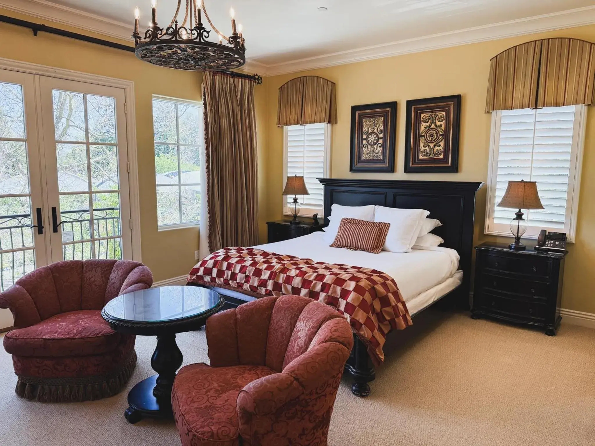 Deluxe King Room in Villa Arden Hills Deluxe King Room in Villa Arden Hills