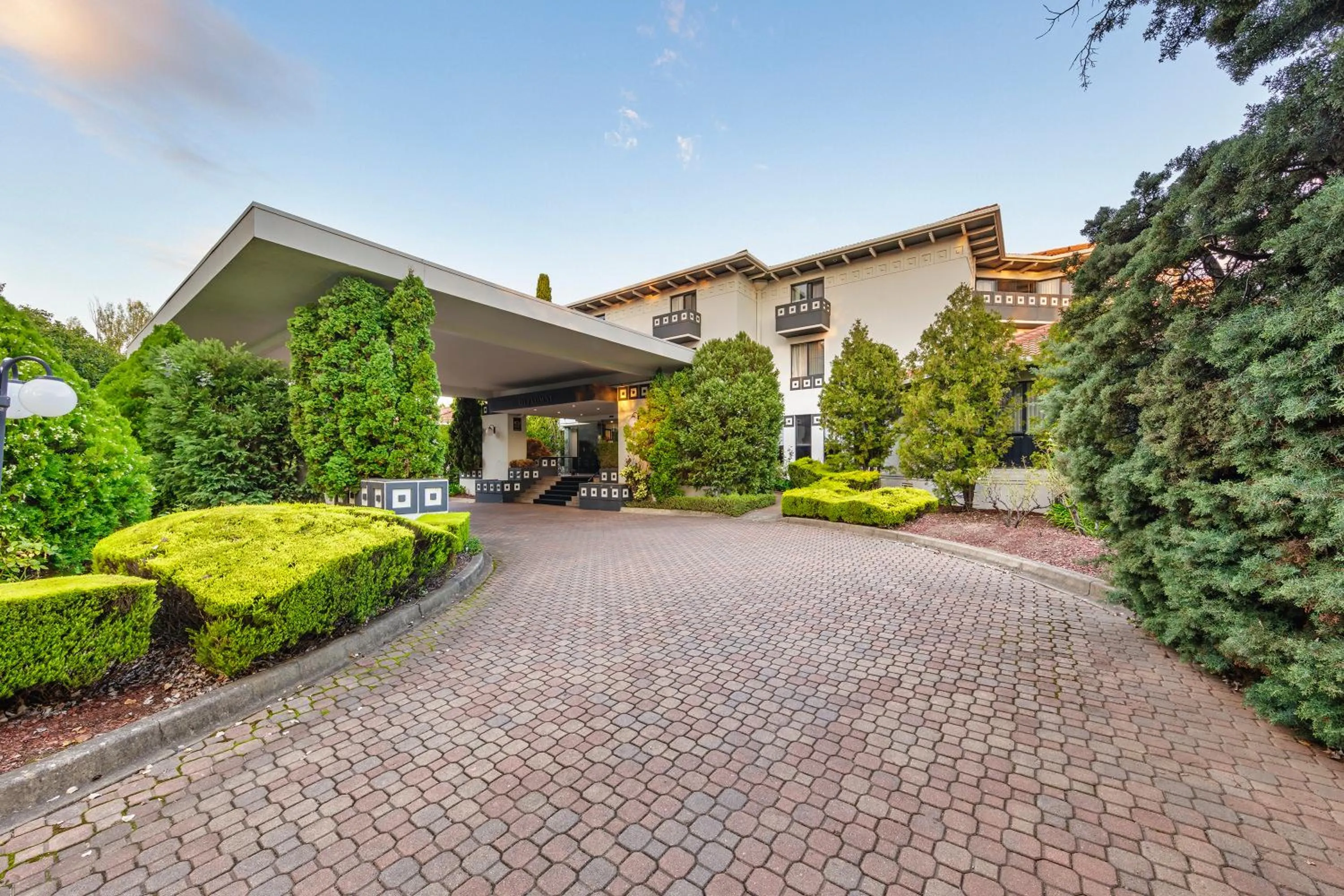 Diving in Ramada by Wyndham Diplomat Canberra