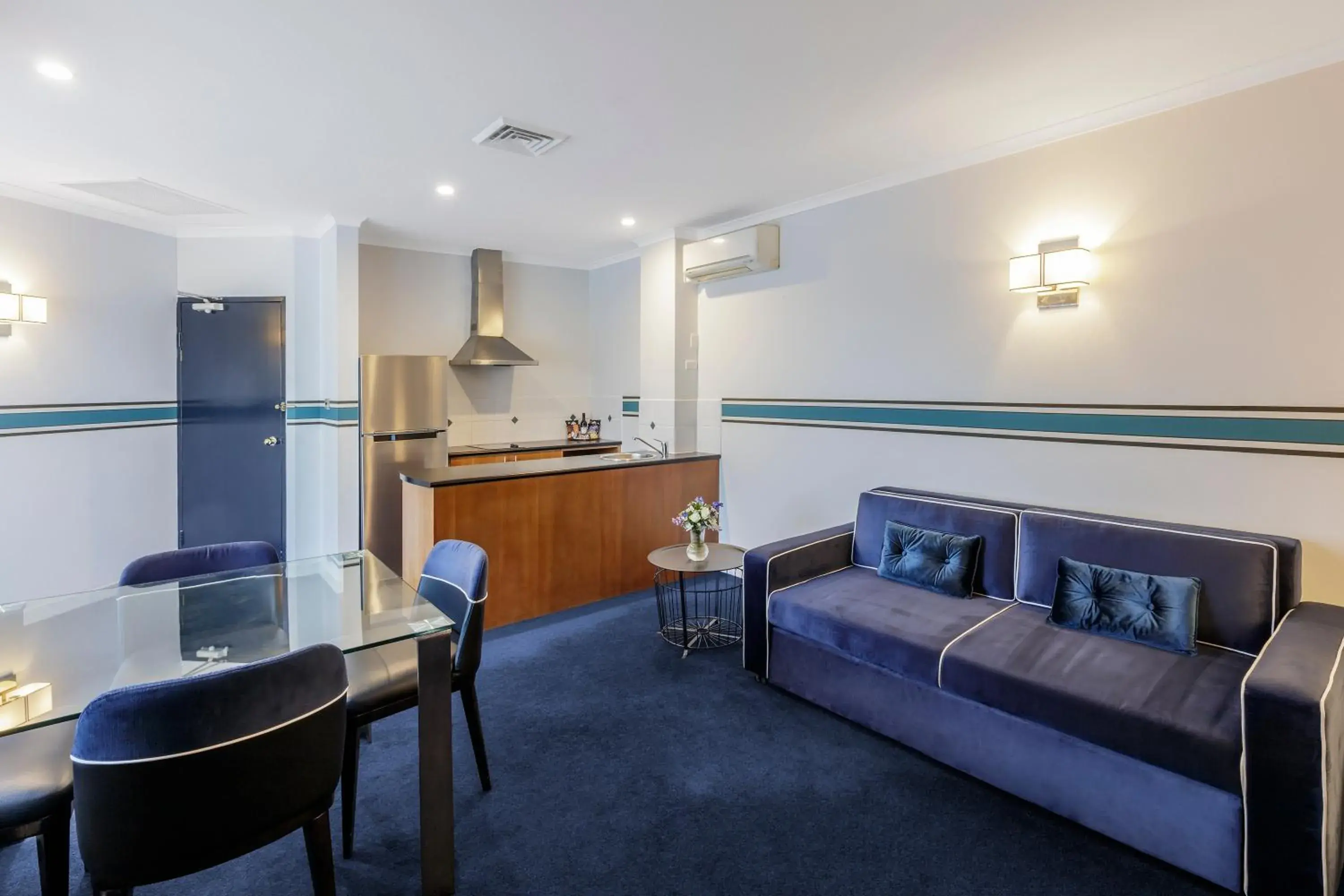 King Spa Suite in Ramada by Wyndham Diplomat Canberra King Spa Suite in Ramada by Wyndham Diplomat Canberra