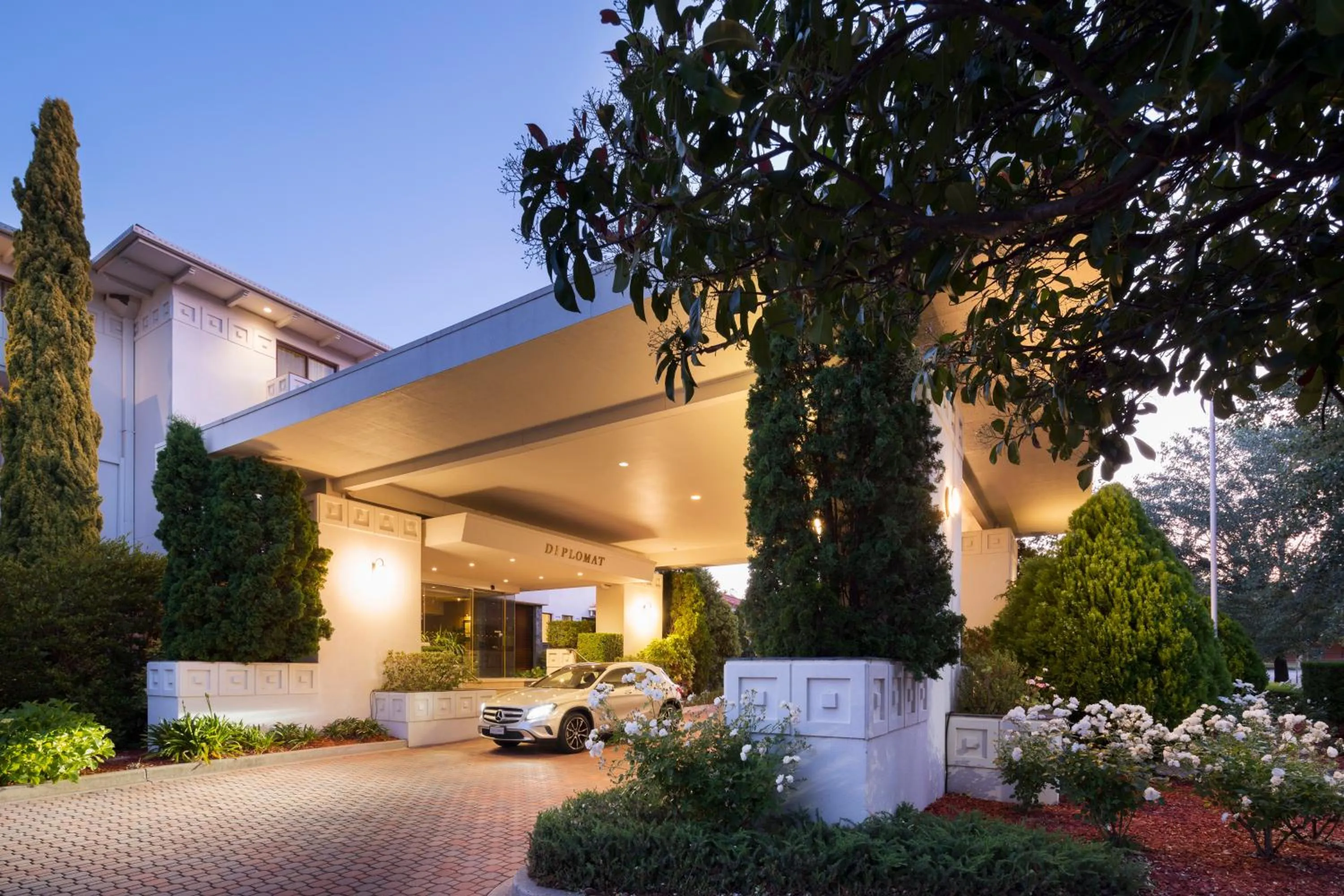 Facade/entrance in Ramada by Wyndham Diplomat Canberra