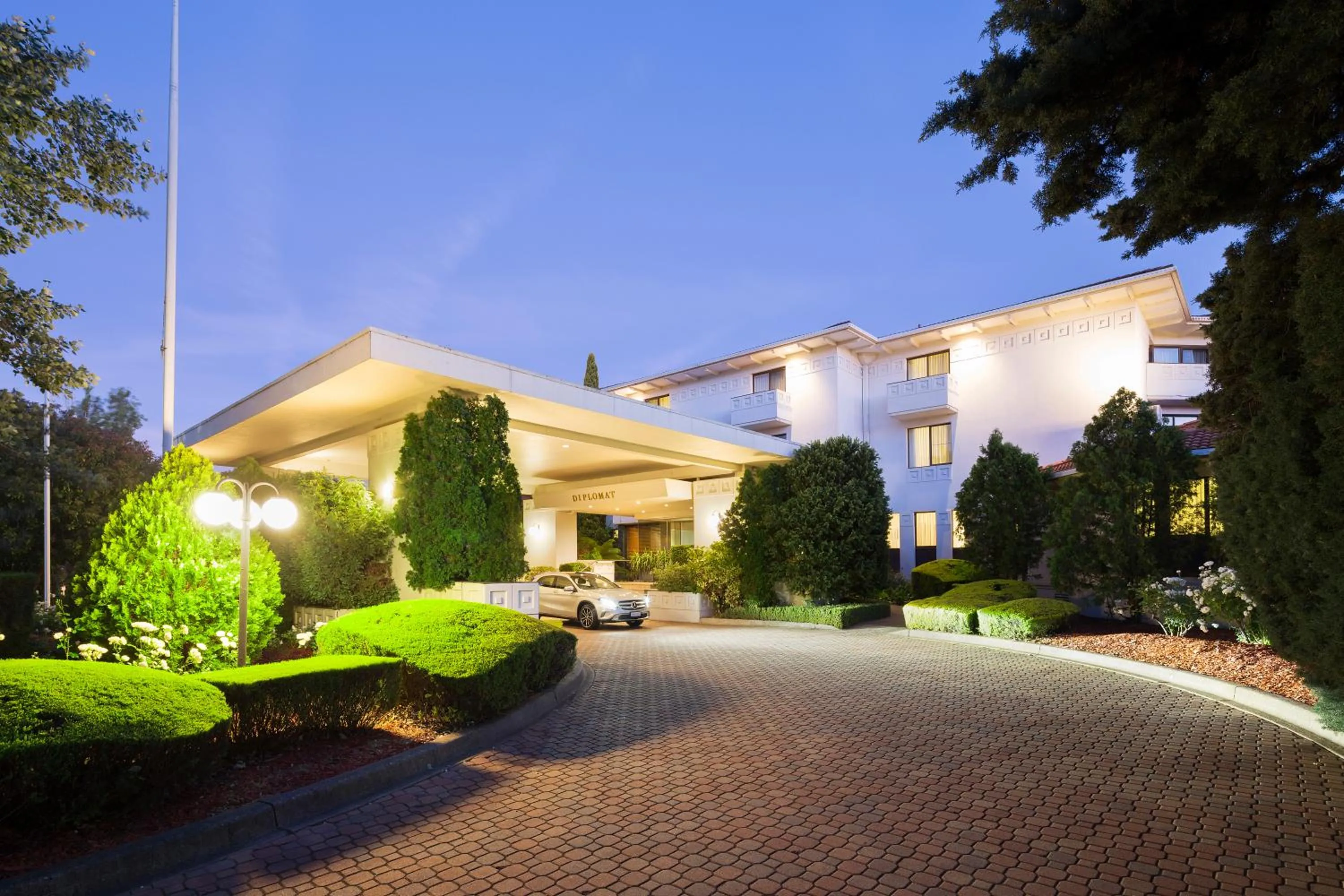 Facade/entrance in Ramada by Wyndham Diplomat Canberra