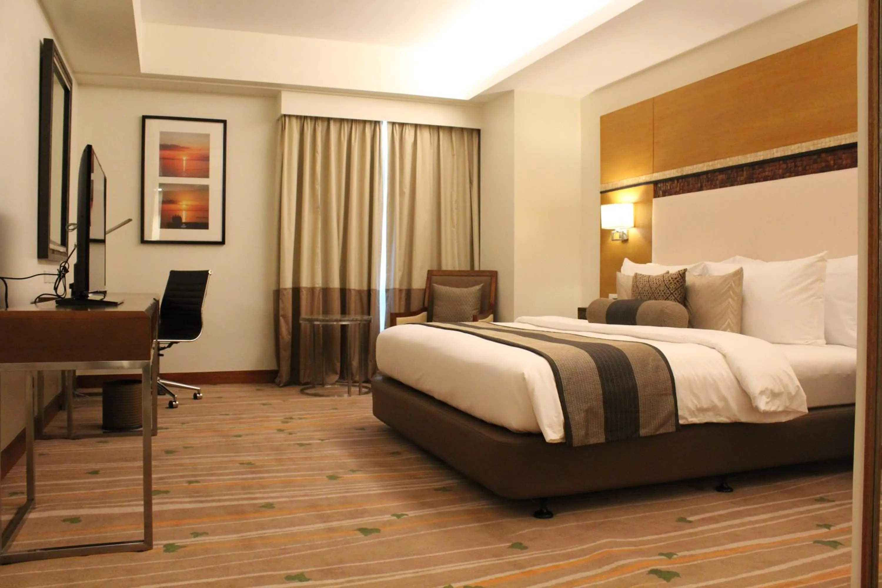 Photo of the whole room, Bed in Best Western Plus The Ivywall Hotel - Palawan