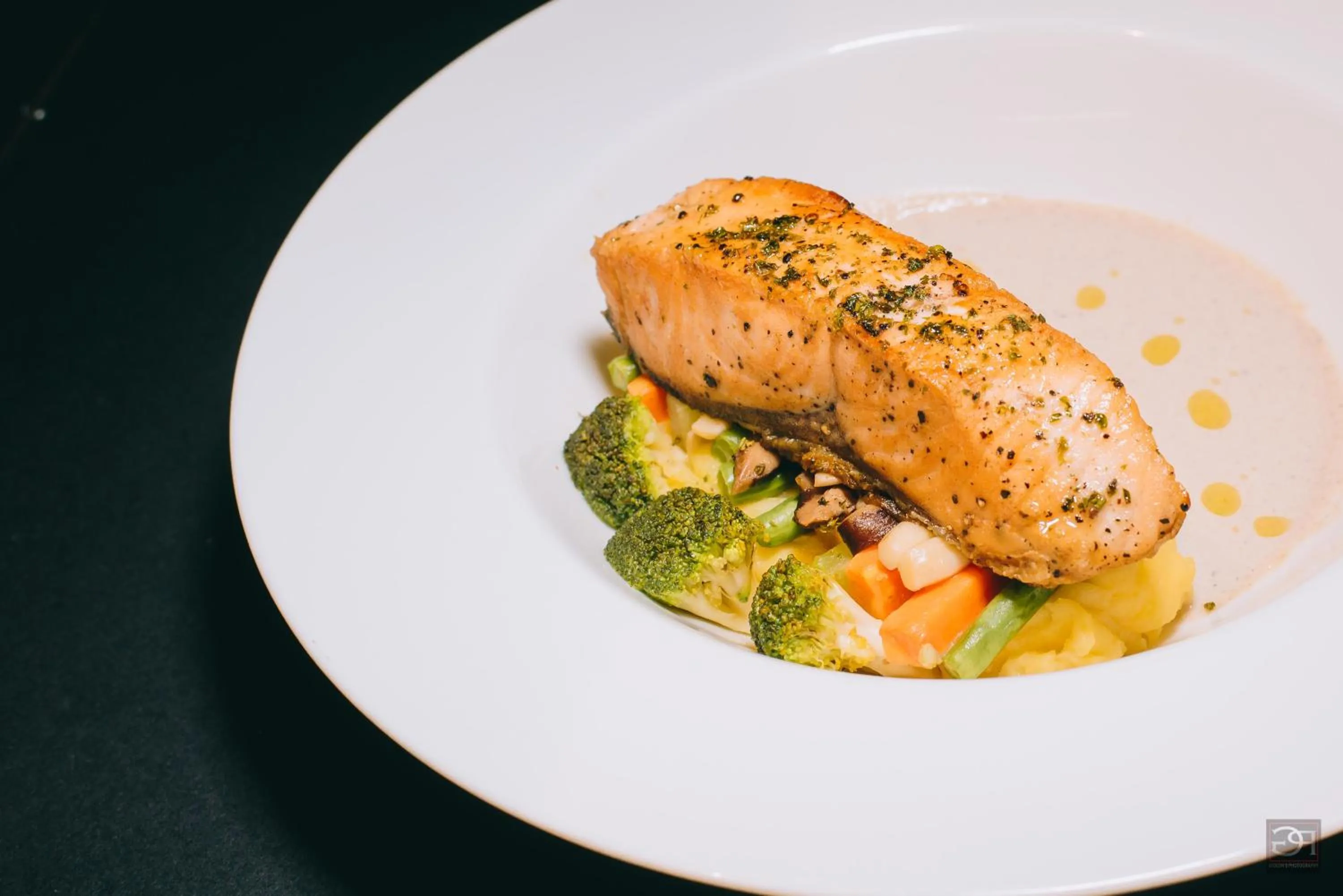 Restaurant/places to eat in Best Western Plus The Ivywall Hotel - Palawan