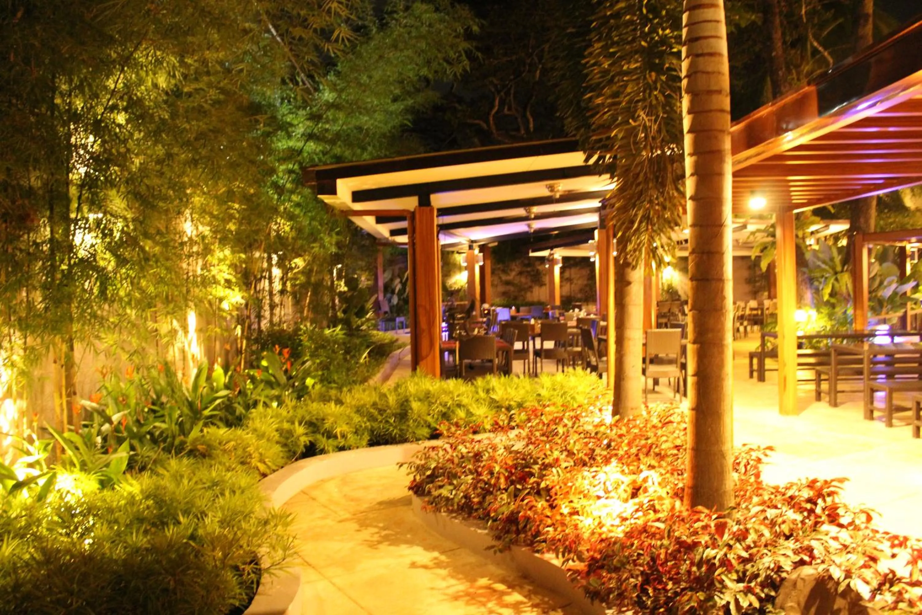 Restaurant/places to eat in Best Western Plus The Ivywall Hotel - Palawan