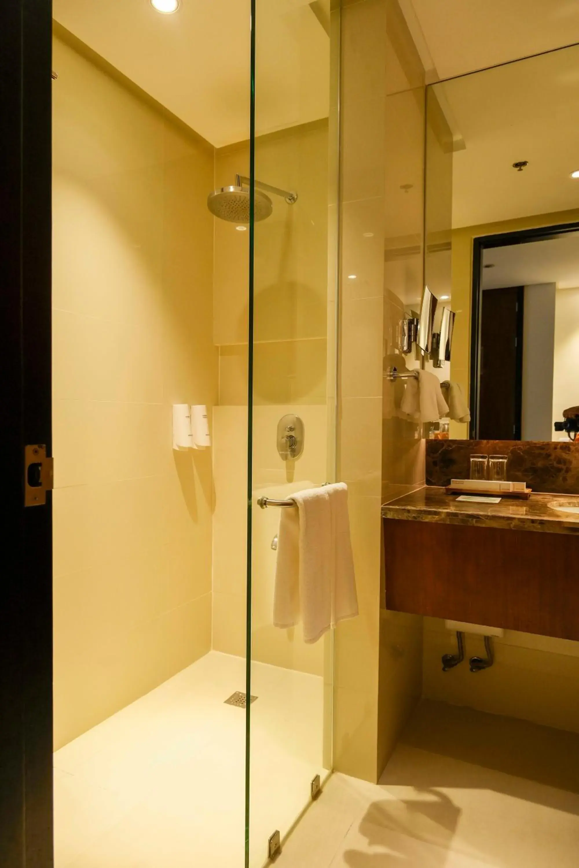 Deluxe Double Room - Non-Smoking in Best Western Plus The Ivywall Hotel - Palawan Deluxe Double Room - Non-Smoking in Best Western Plus The Ivywall Hotel - Palawan