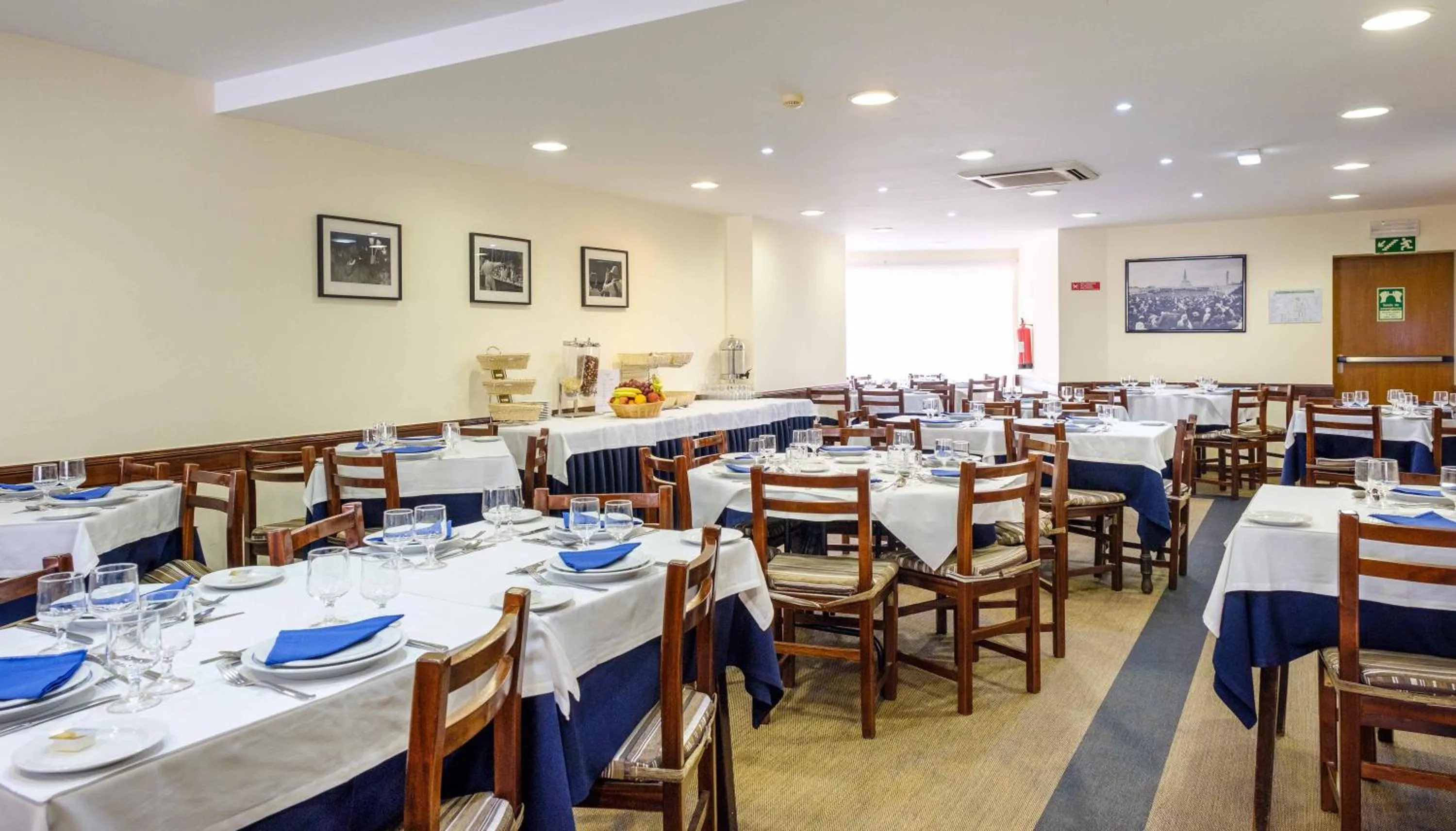 Restaurant/places to eat in Catolica Hotel