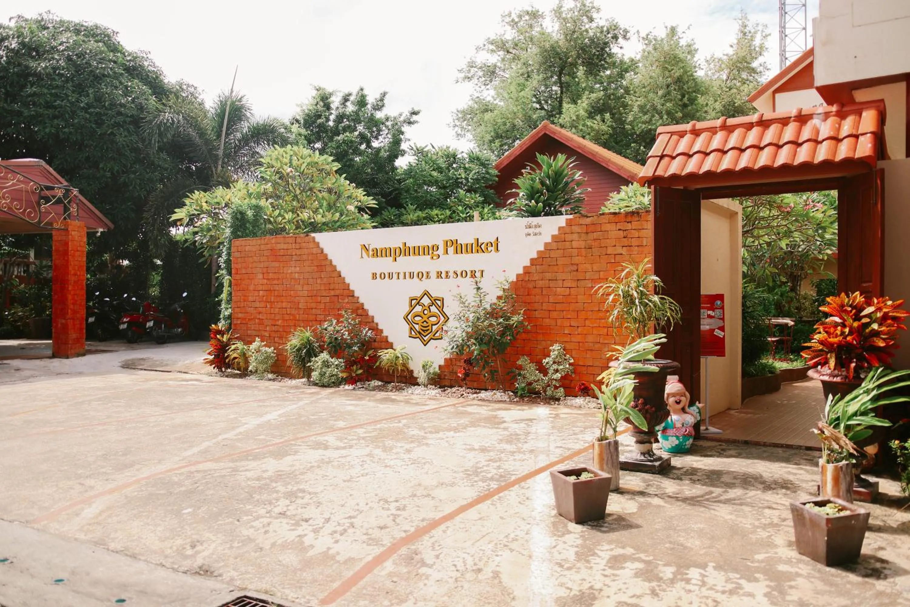 Parking in Namphung Phuket Boutique Resort