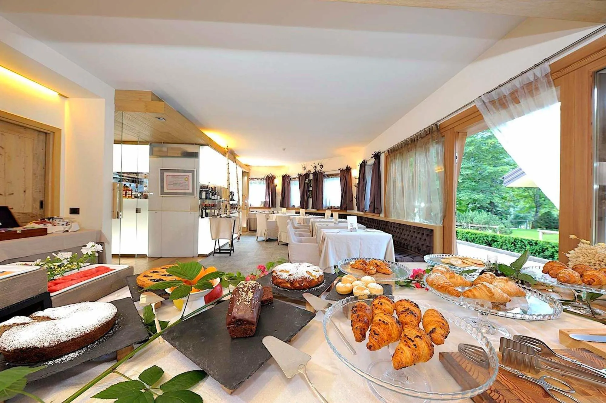 Restaurant/places to eat in DV Chalet Boutique Hotel & Spa