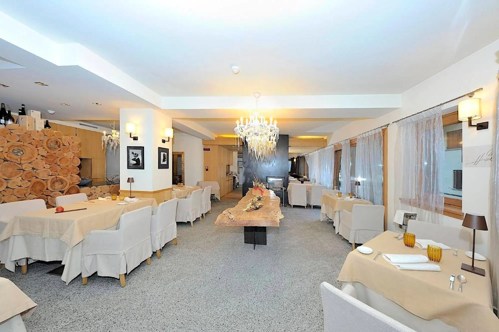 Restaurant/places to eat in DV Chalet Boutique Hotel & Spa