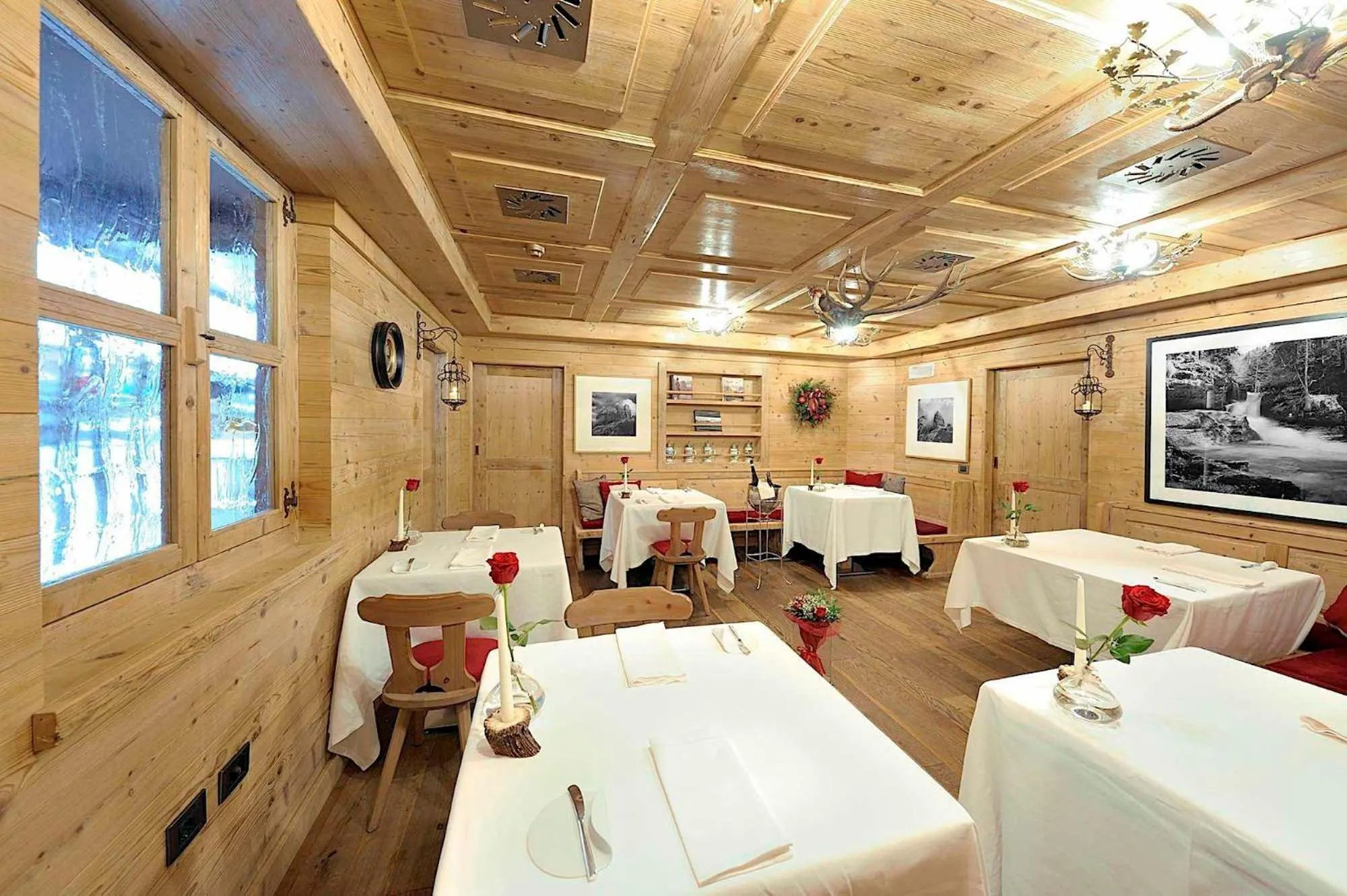 Restaurant/places to eat in DV Chalet Boutique Hotel & Spa