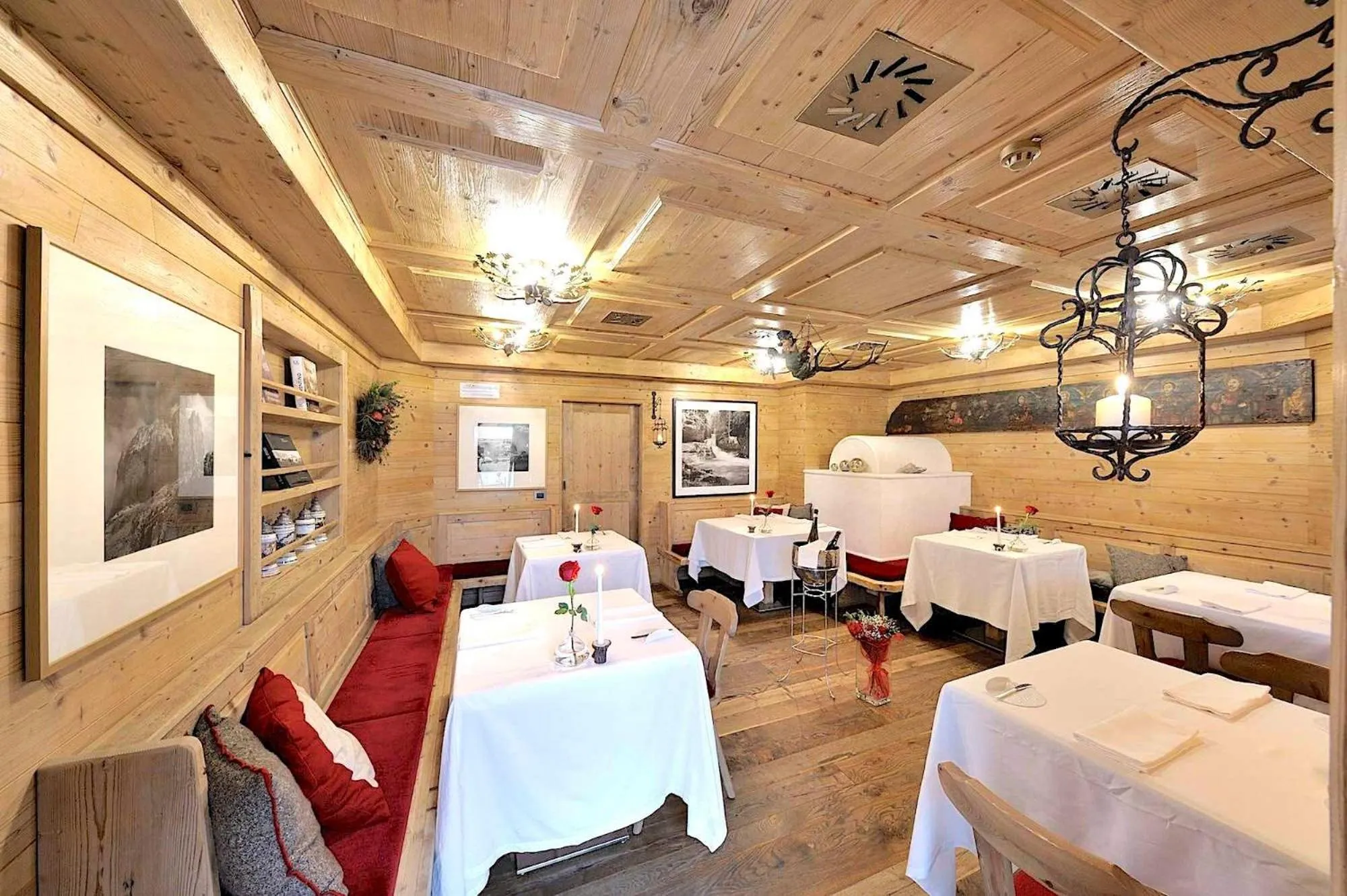 Restaurant/places to eat in DV Chalet Boutique Hotel & Spa