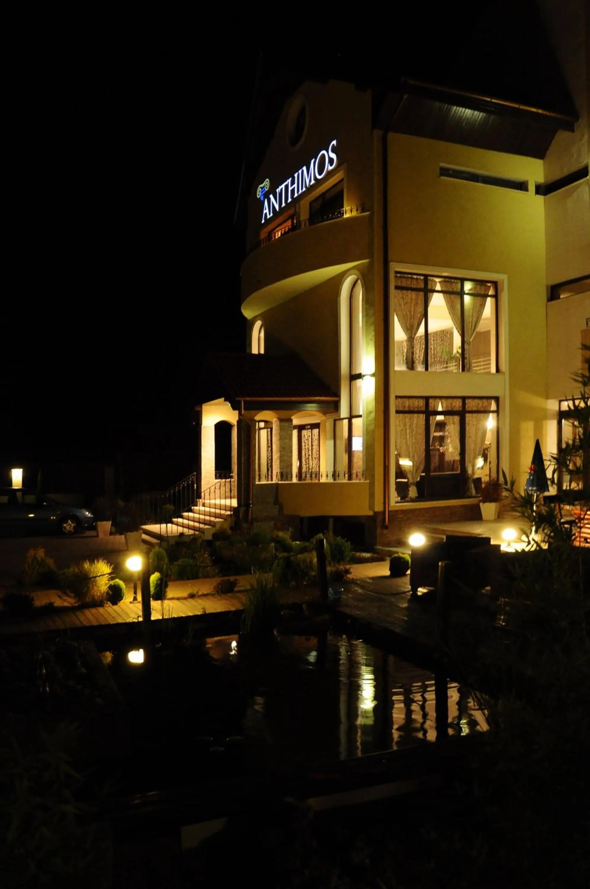 Facade/entrance in Anthimos