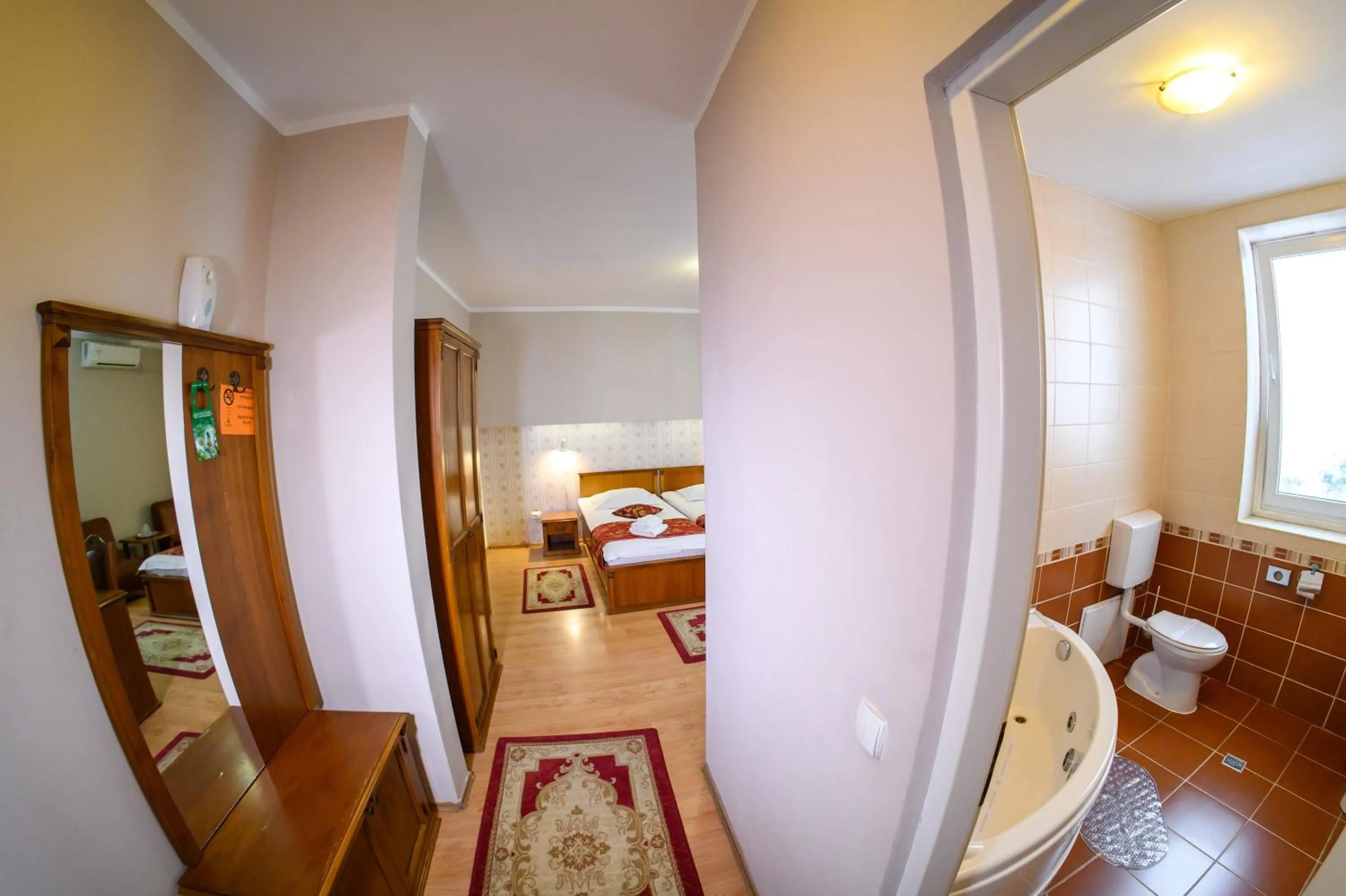 Toilet, Bed in Hotel Transilvania