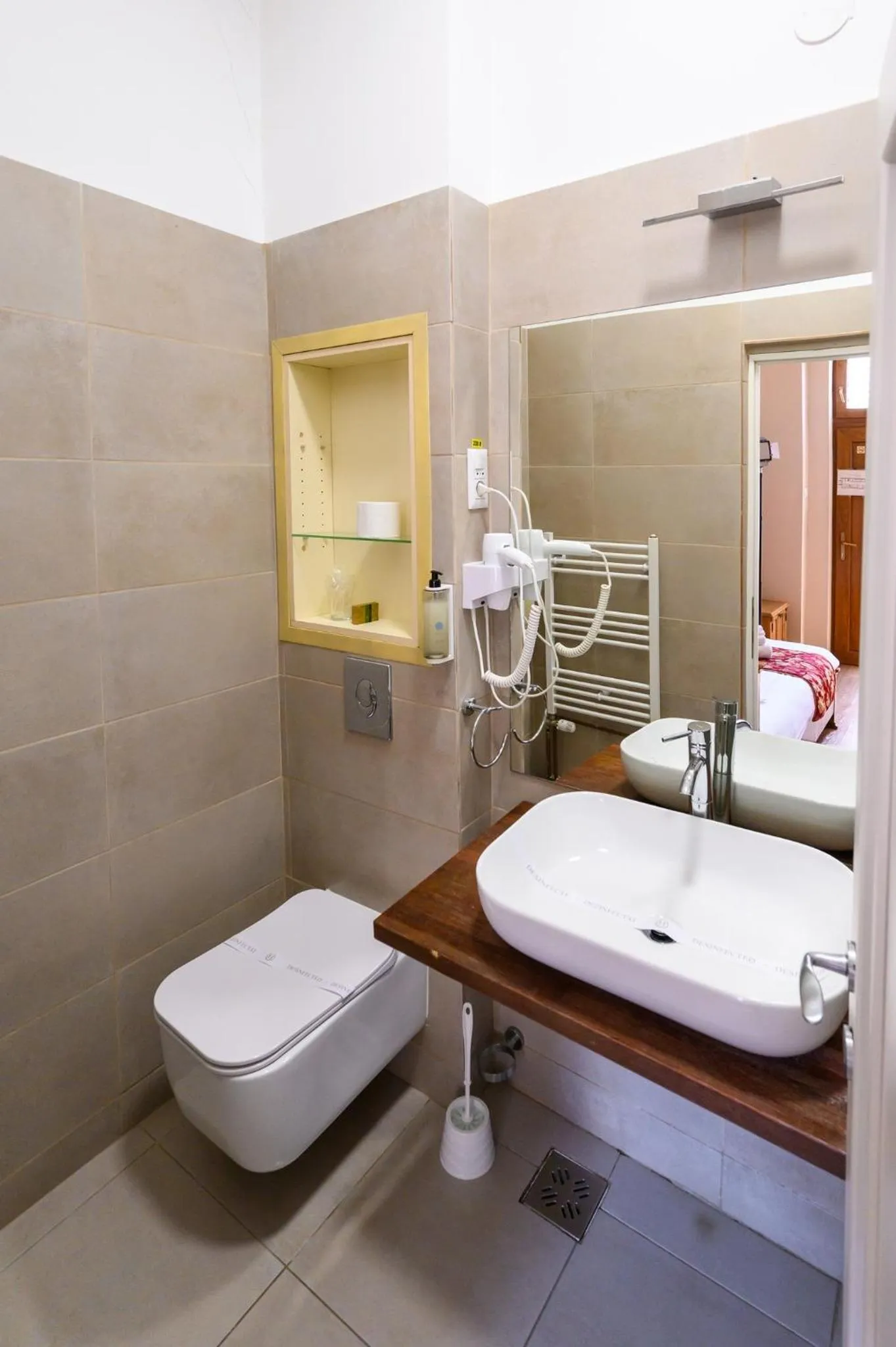 Shower in Hotel Transilvania