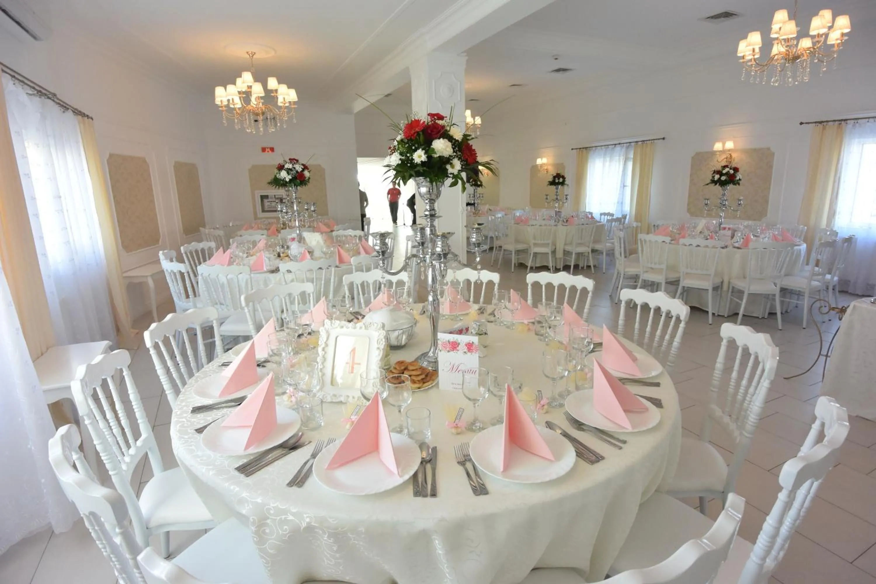 Restaurant/places to eat in Hotel Arizona