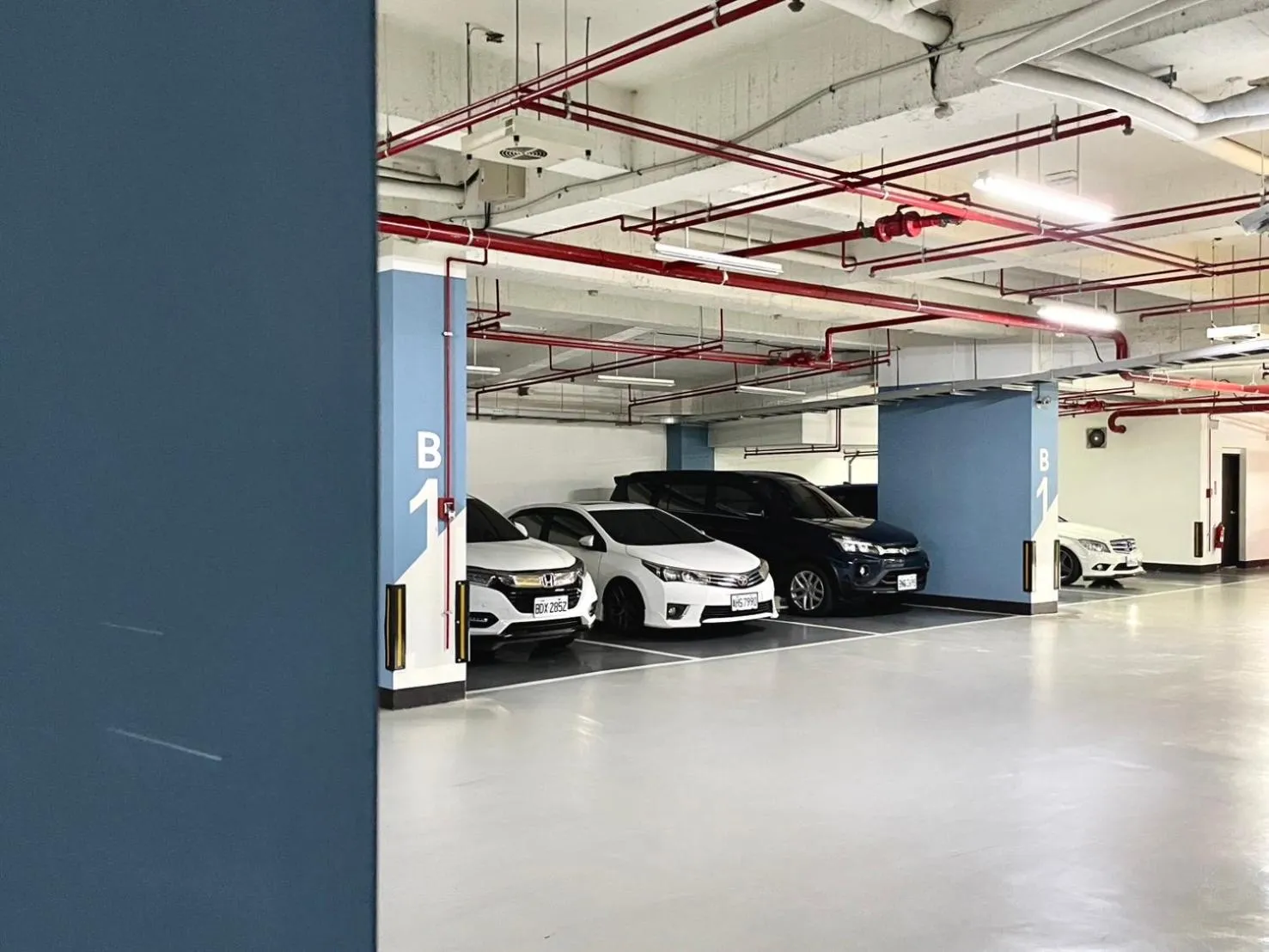 Parking in Boda Hotel