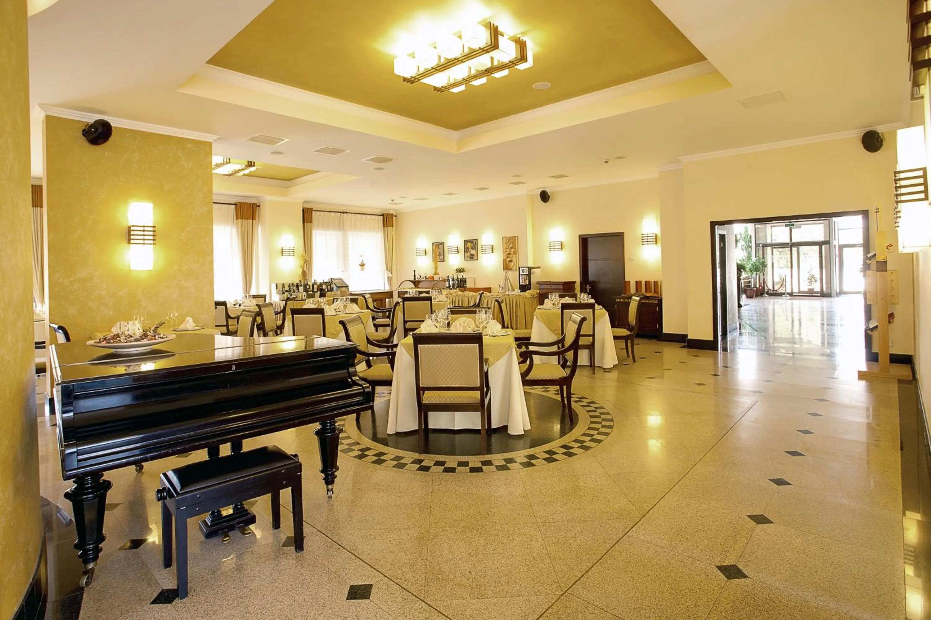 Restaurant/places to eat in Hotel Tecadra