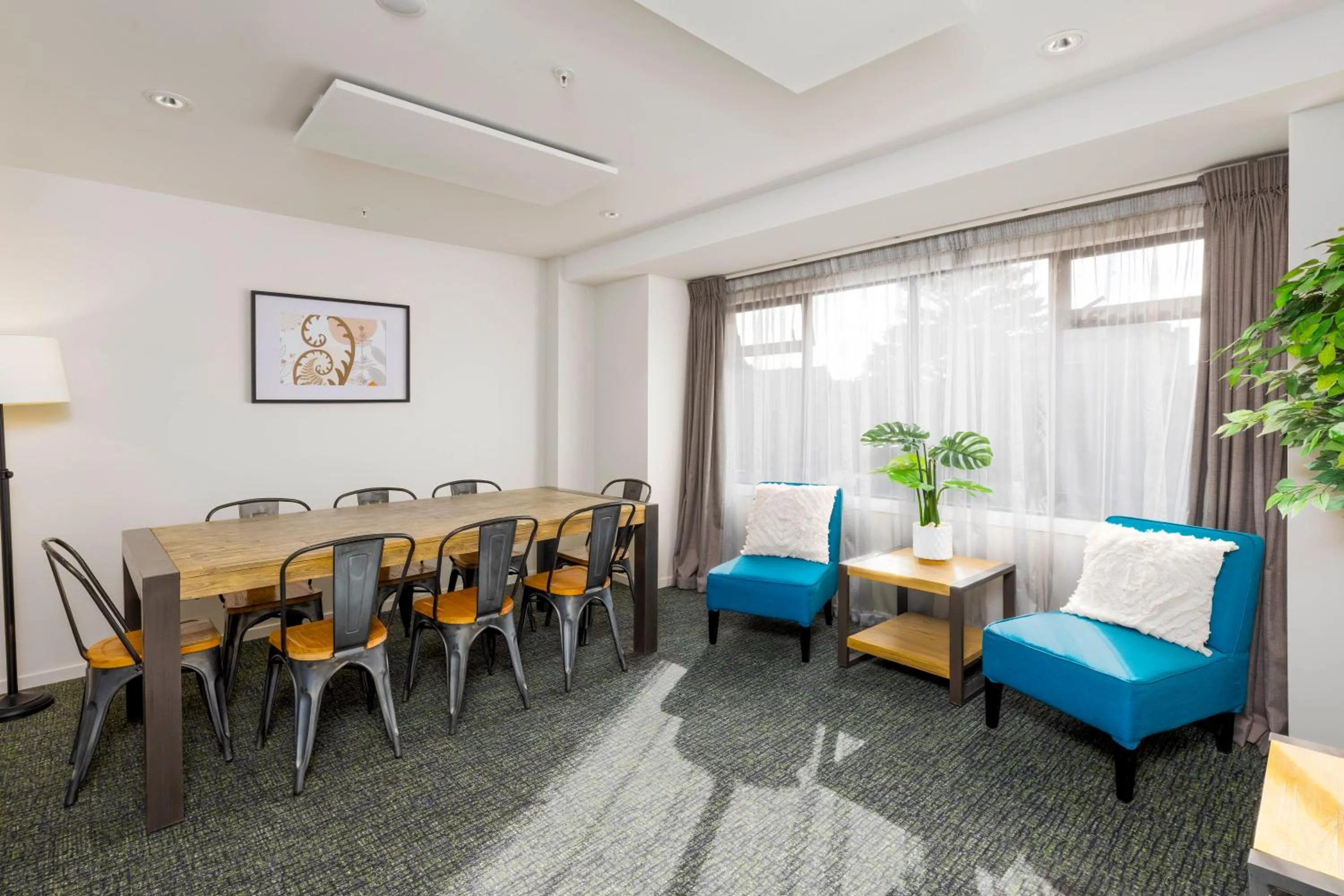 Communal lounge/ TV room in Hotel Give