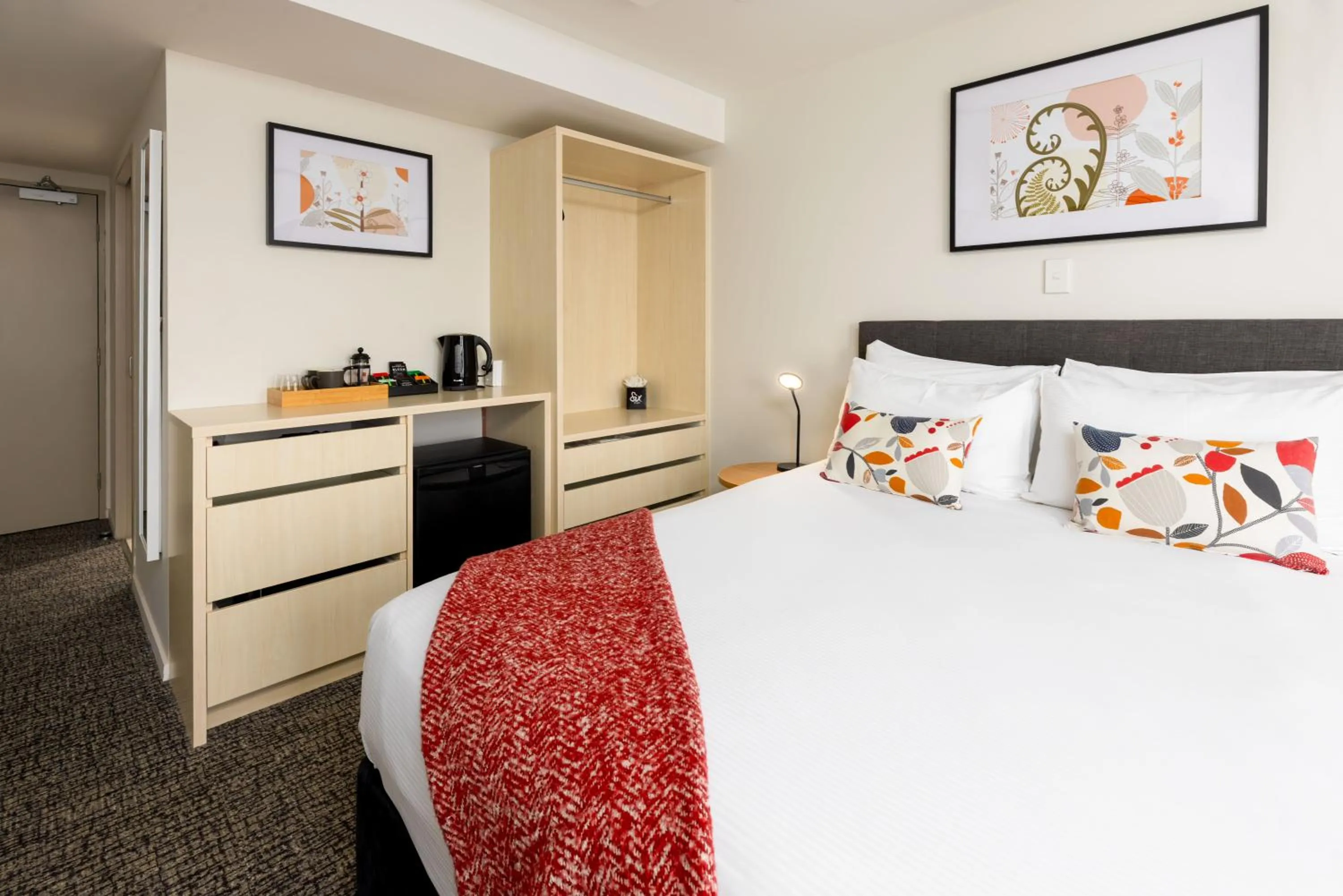 Bedroom, Bed in Hotel Give