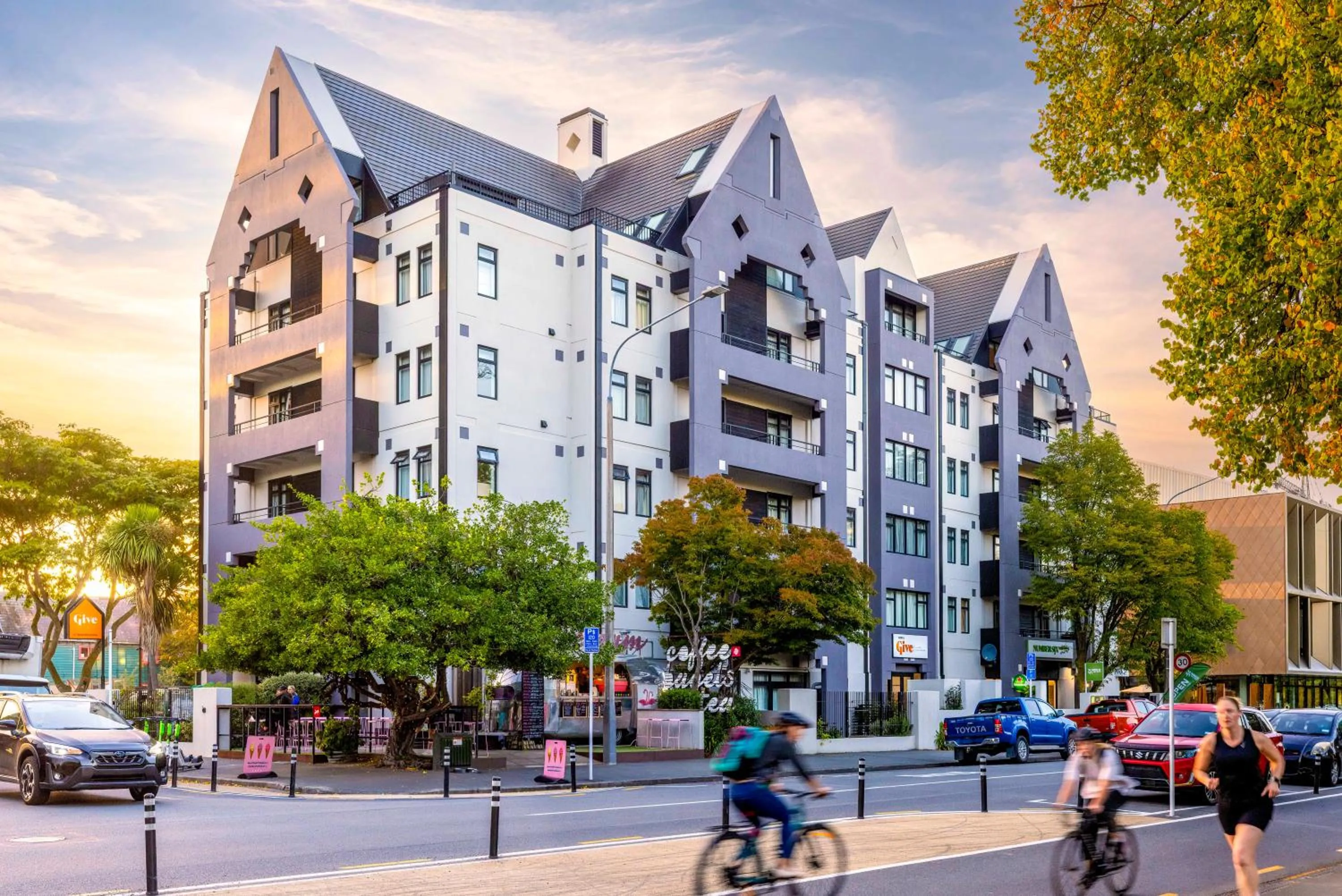 Property building in Hotel Give