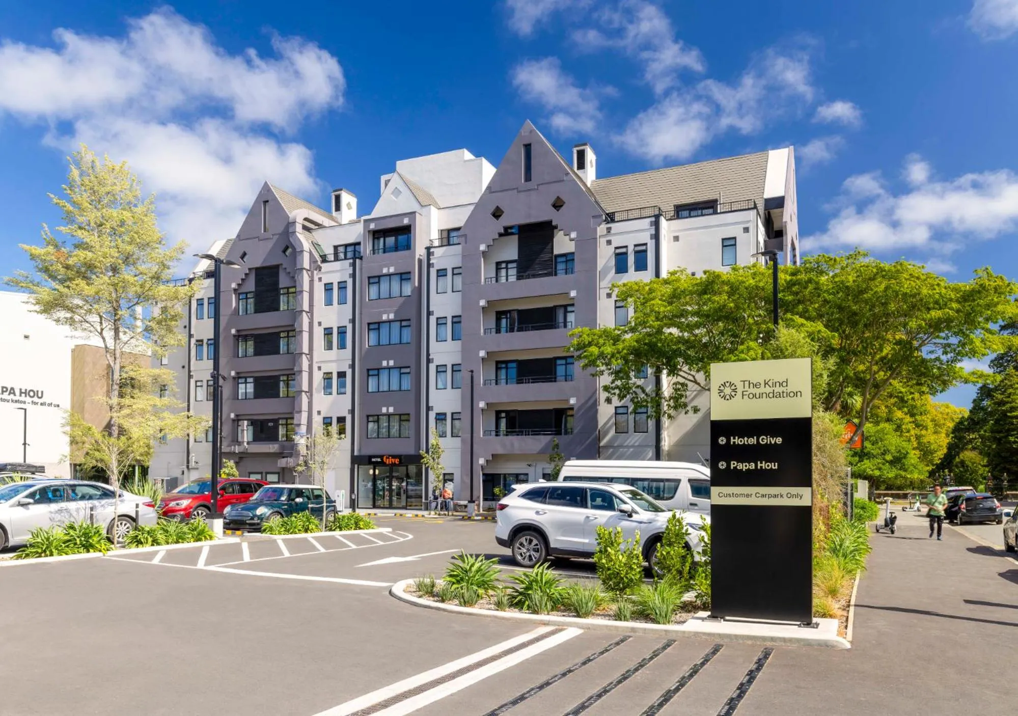 Property building in Hotel Give