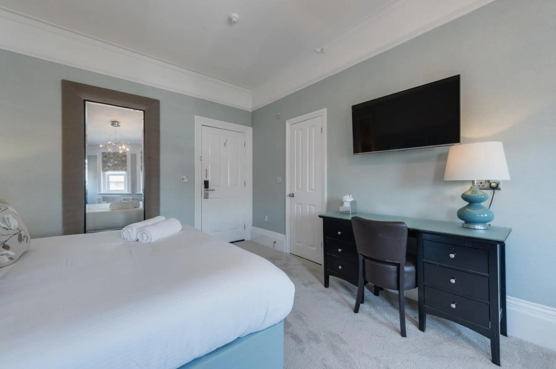 TV and multimedia in Stattons Boutique Hotel & Restaurant