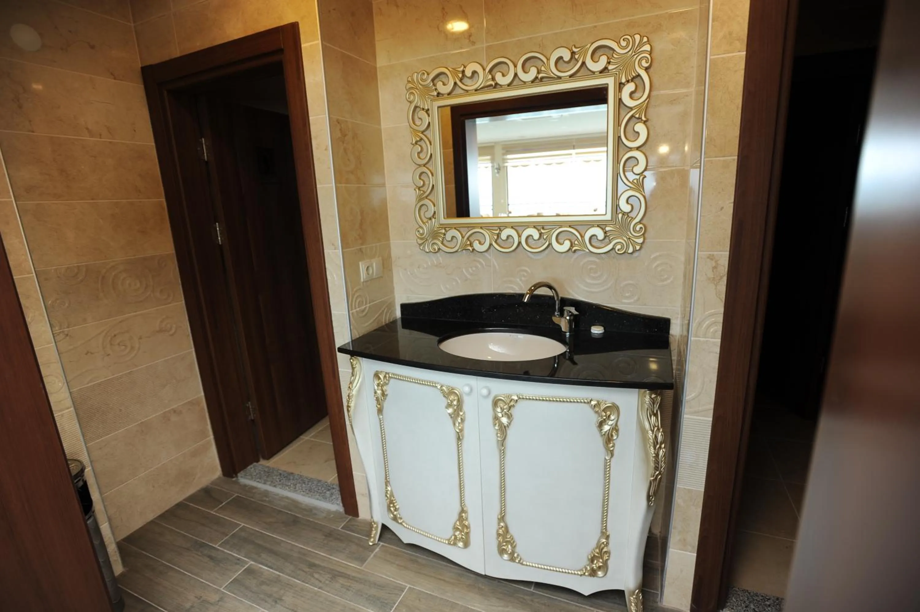 Restaurant/places to eat in Vurna Butik Hotel