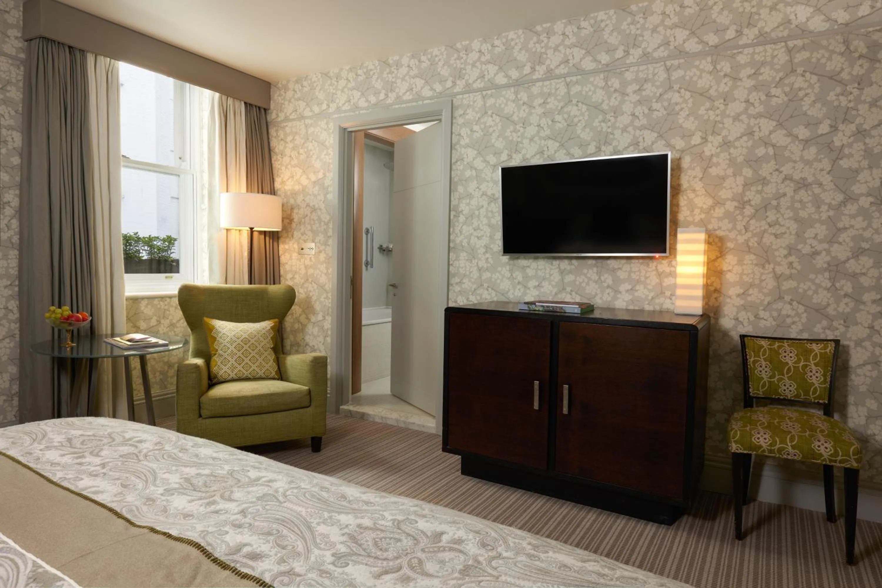 Bed in Brown's Hotel, a Rocco Forte Hotel