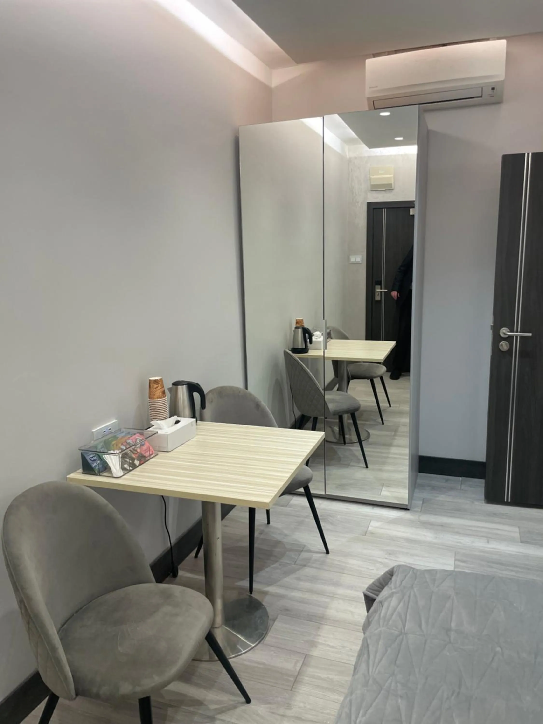 Seating area in Park Avenue Hotel