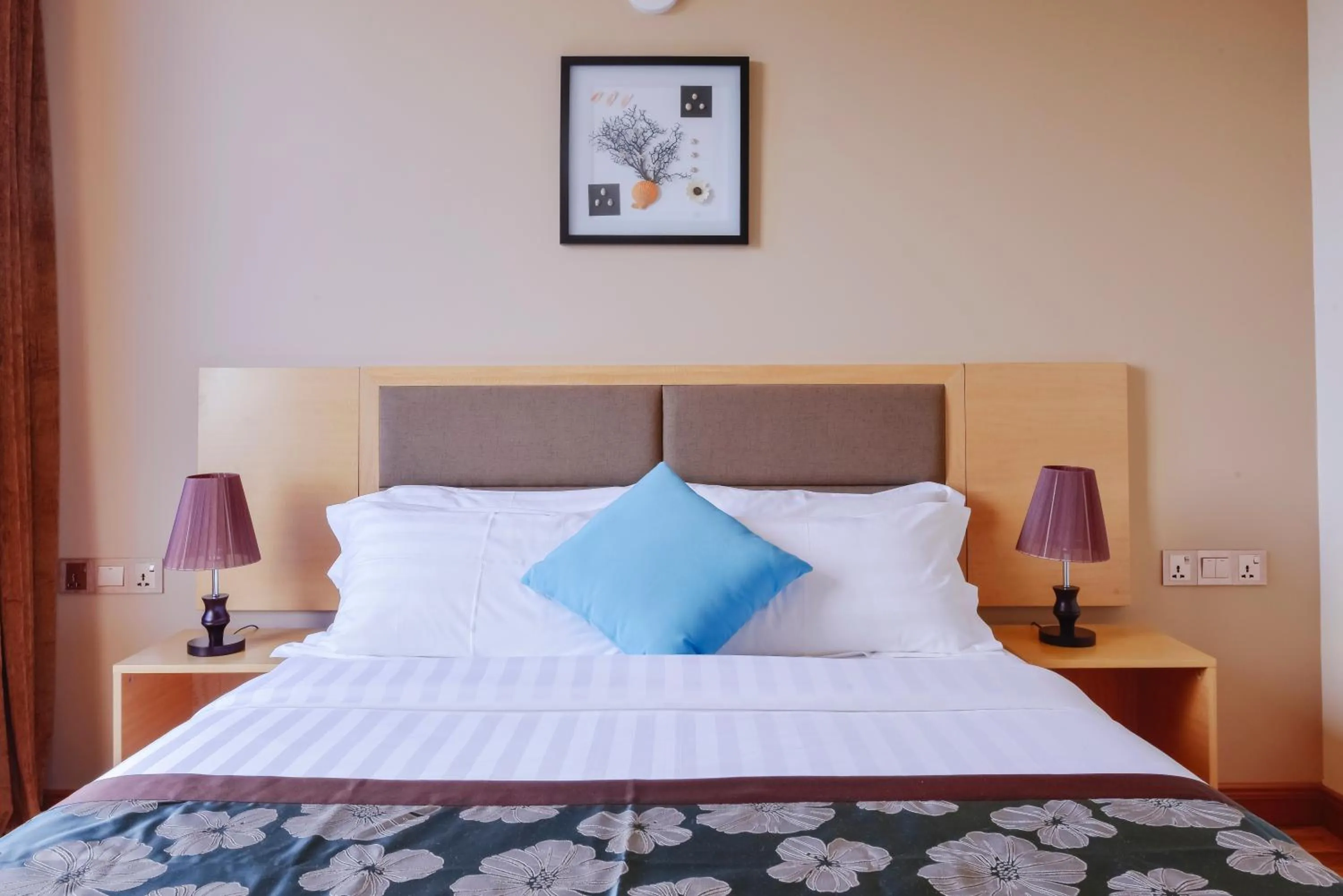 Bed in Season Paradise