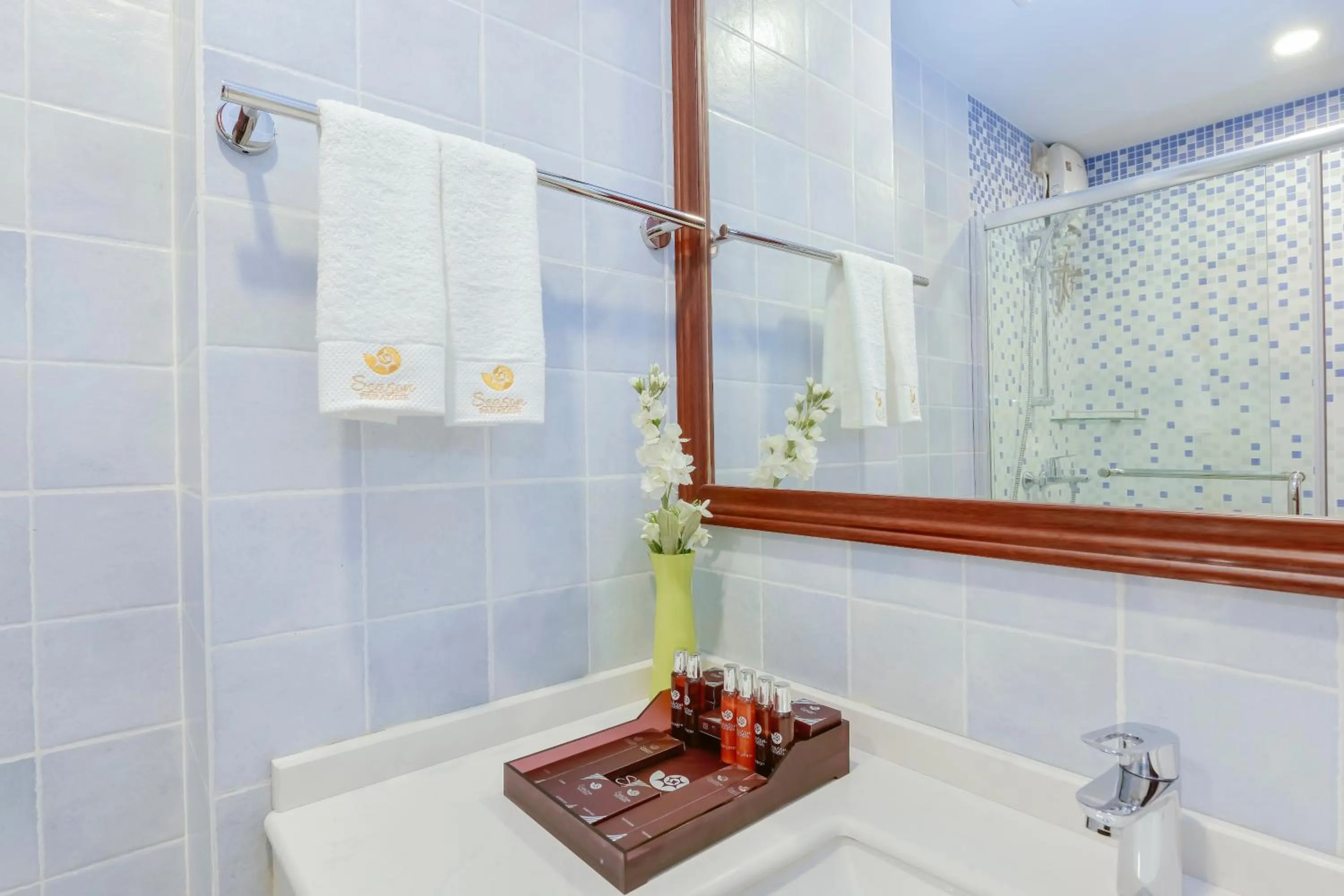 Bathroom in Season Paradise