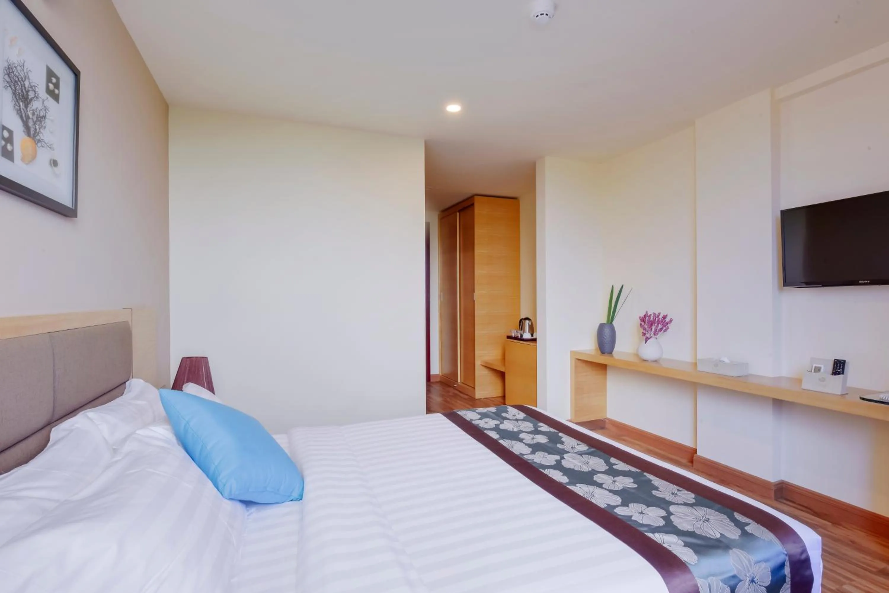 TV and multimedia, Bed in Season Paradise