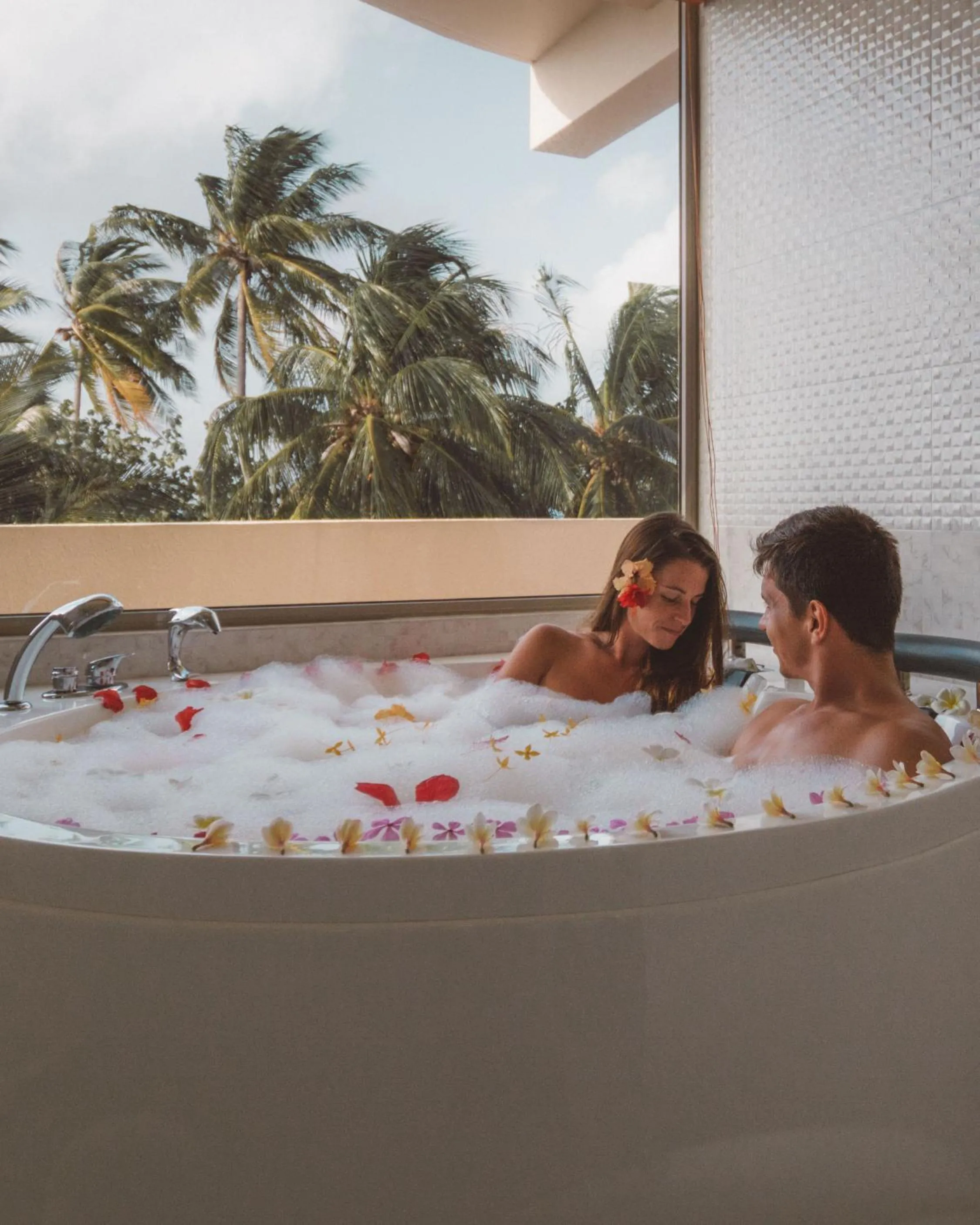 Hot Tub in Season Paradise