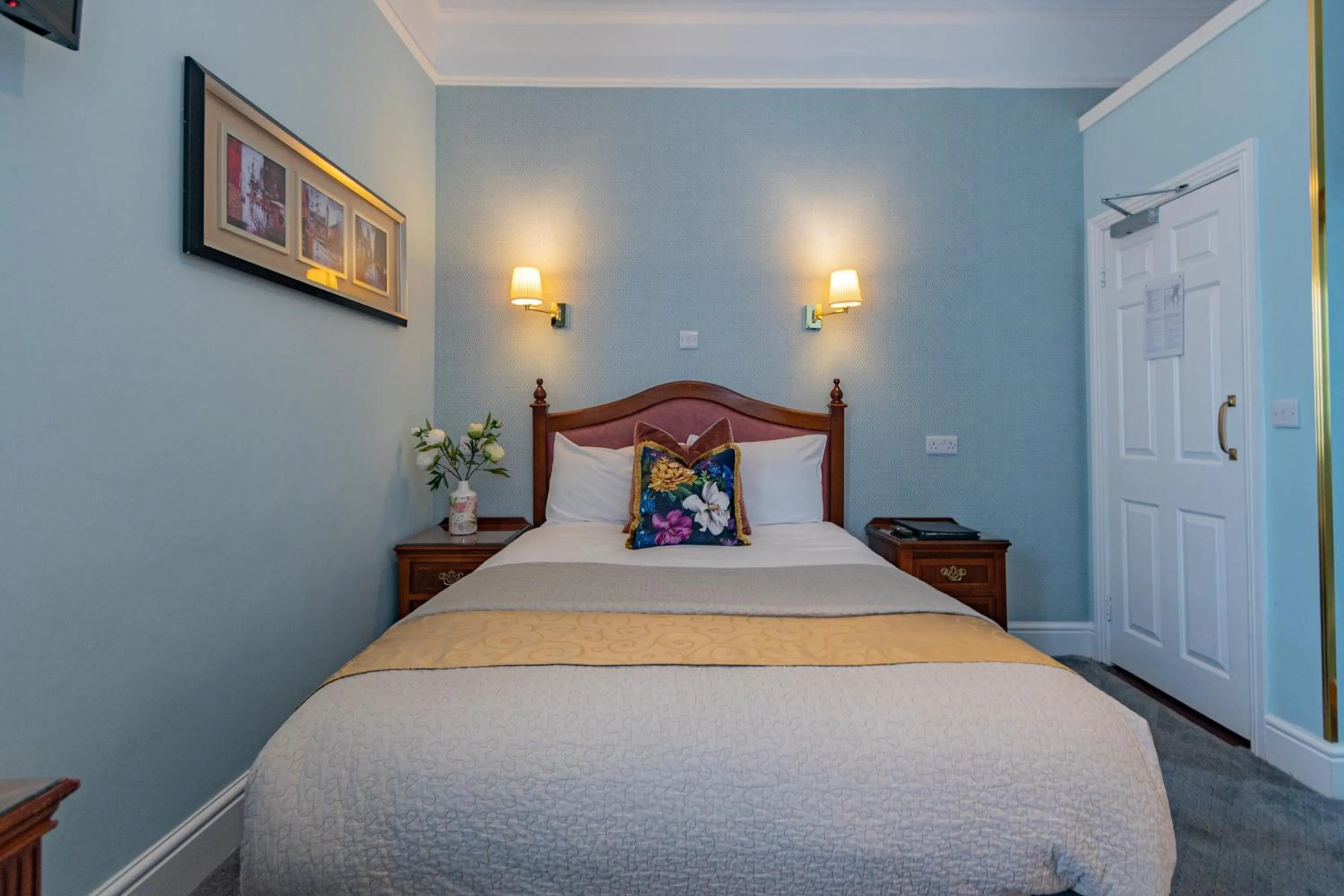 Bedroom, Bed in Egans House