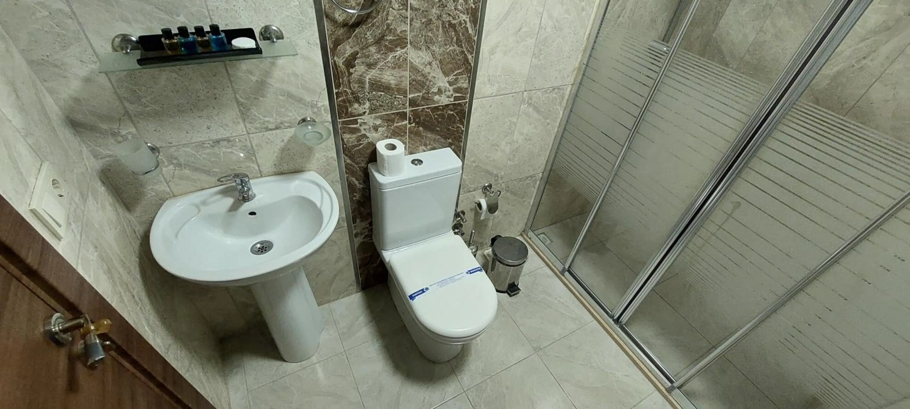 Shower in Divrigi Kosk Hotel