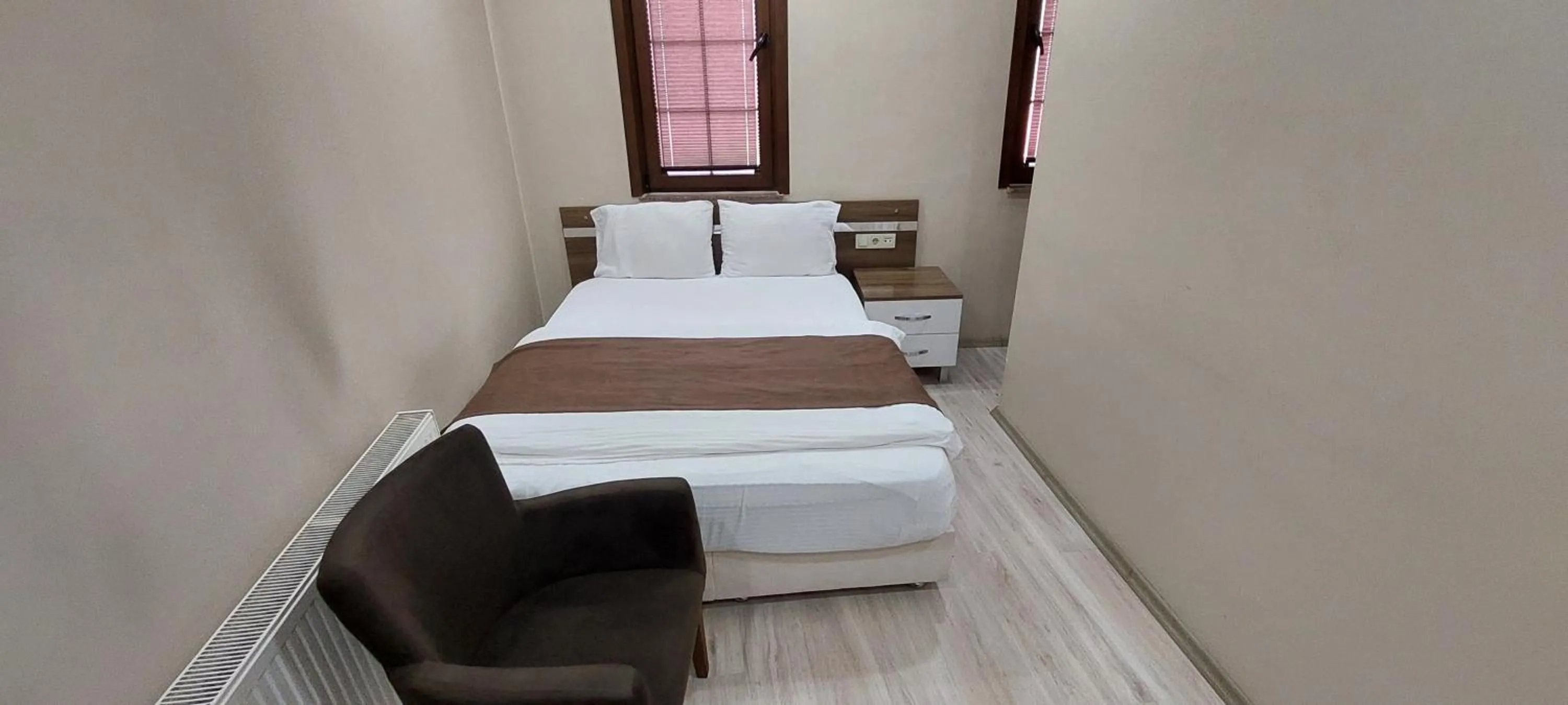 Photo of the whole room, Bed in Divrigi Kosk Hotel