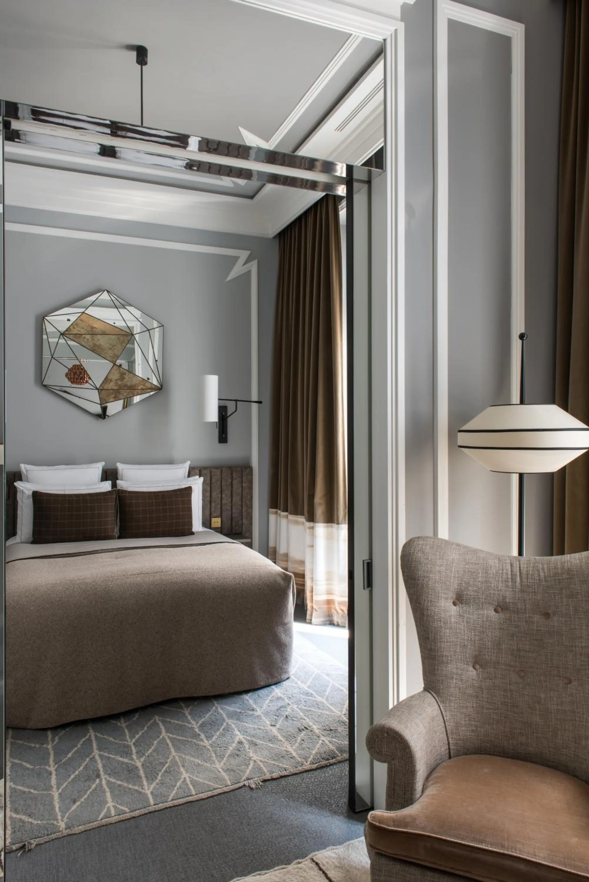 Bed in Nolinski Paris - Evok Collection