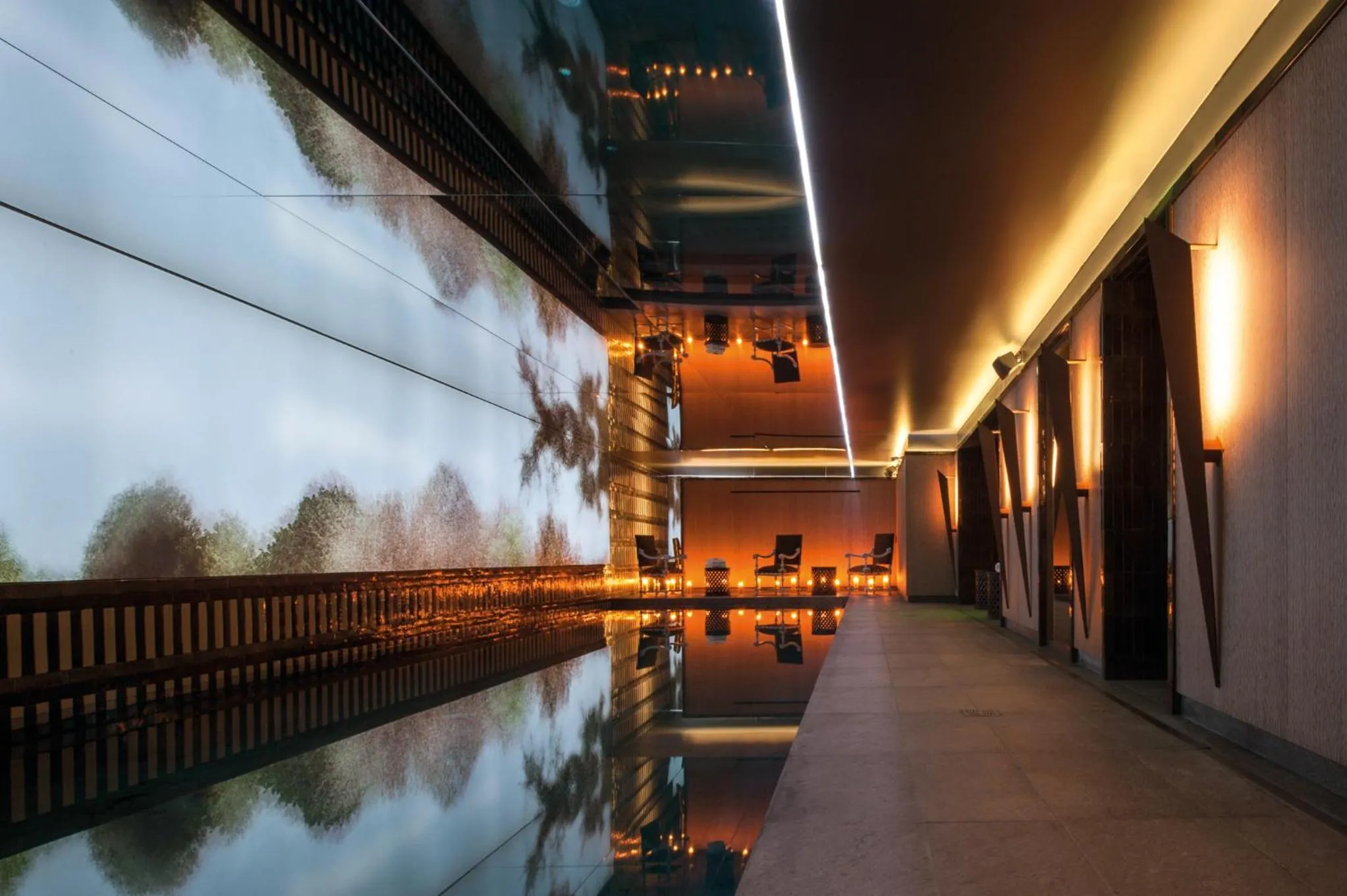 Swimming pool in Nolinski Paris - Evok Collection