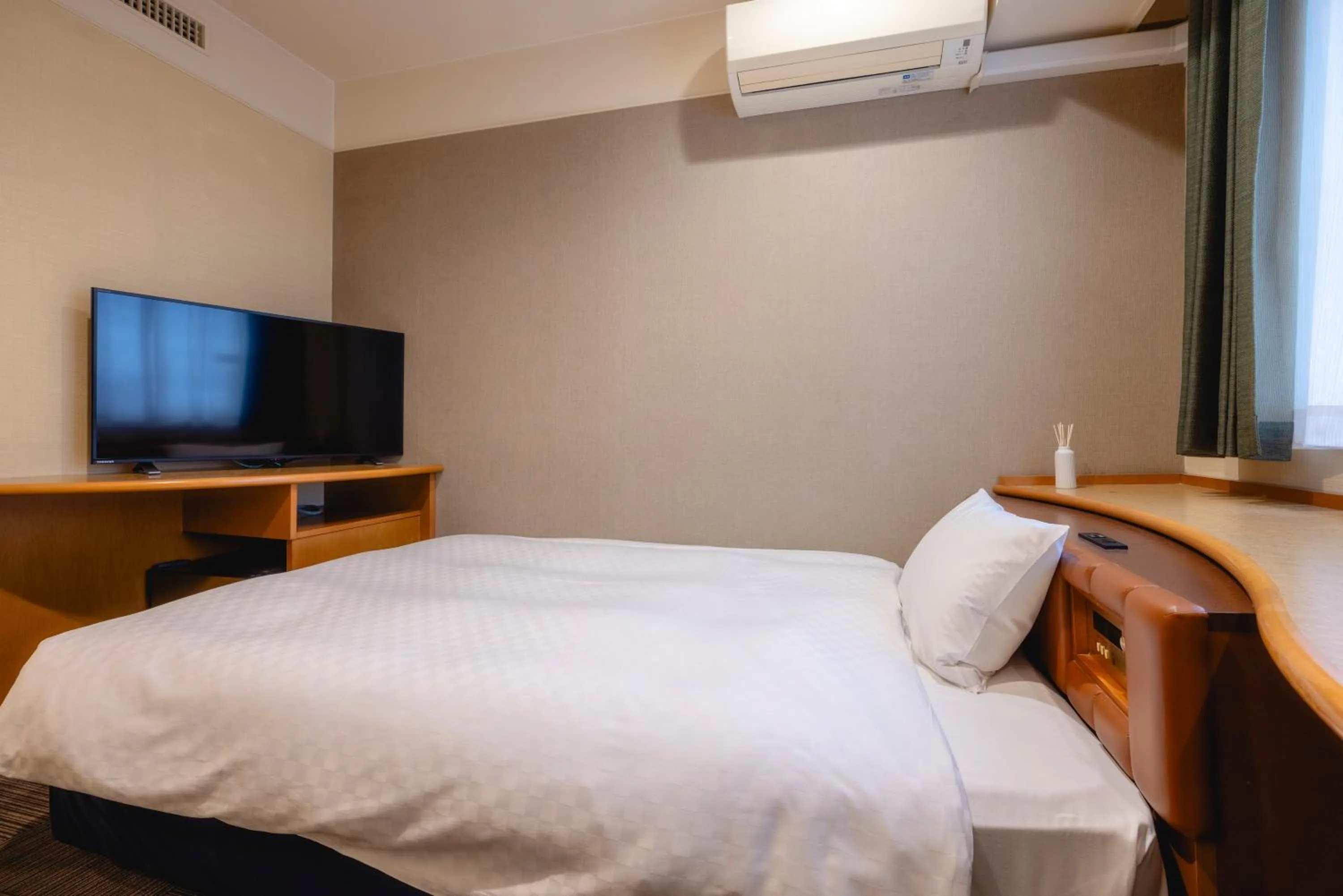 Bed in Kanku Izumiotsu Washington Hotel