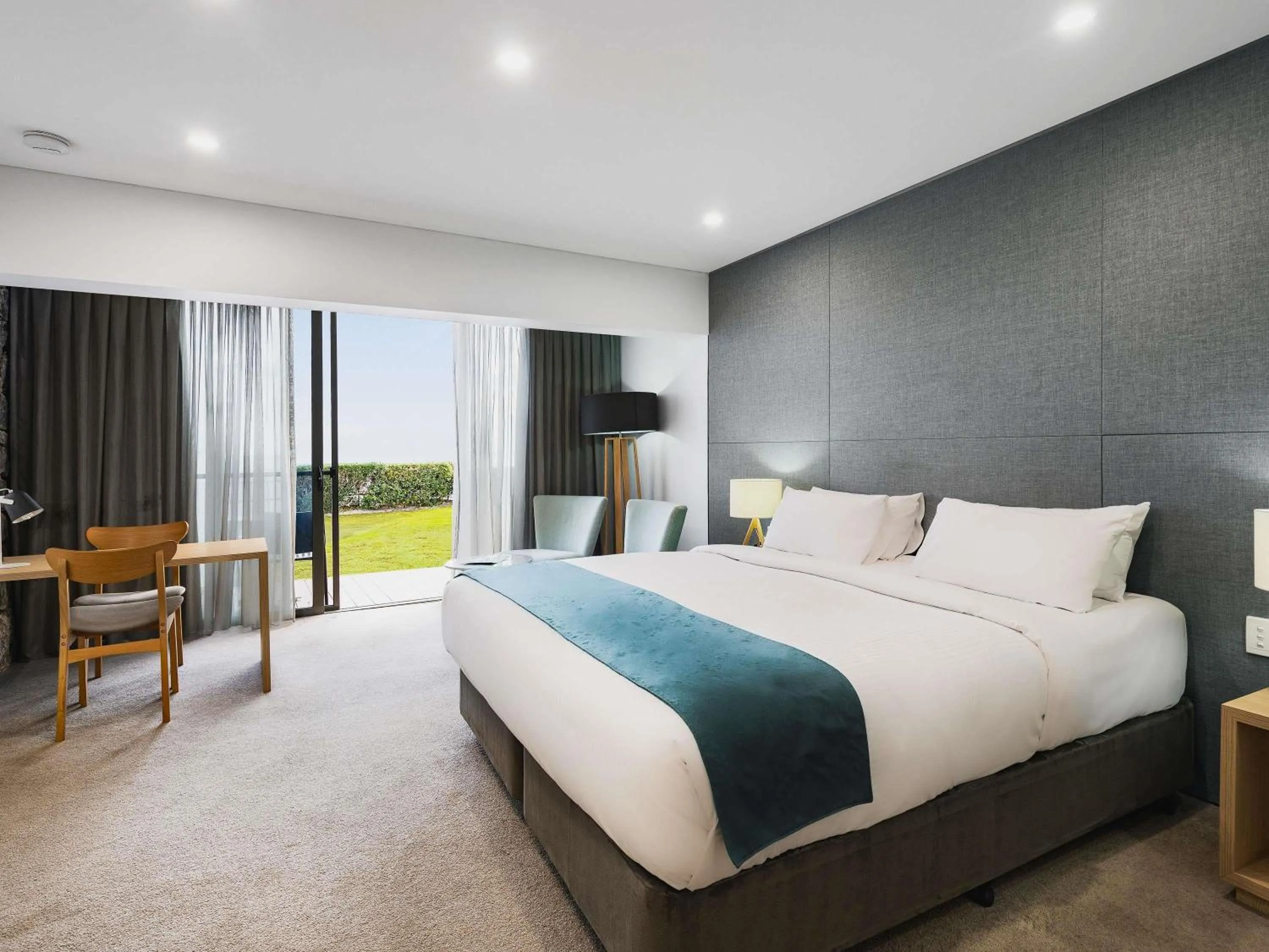 Bedroom, Bed in Mantra Bunbury