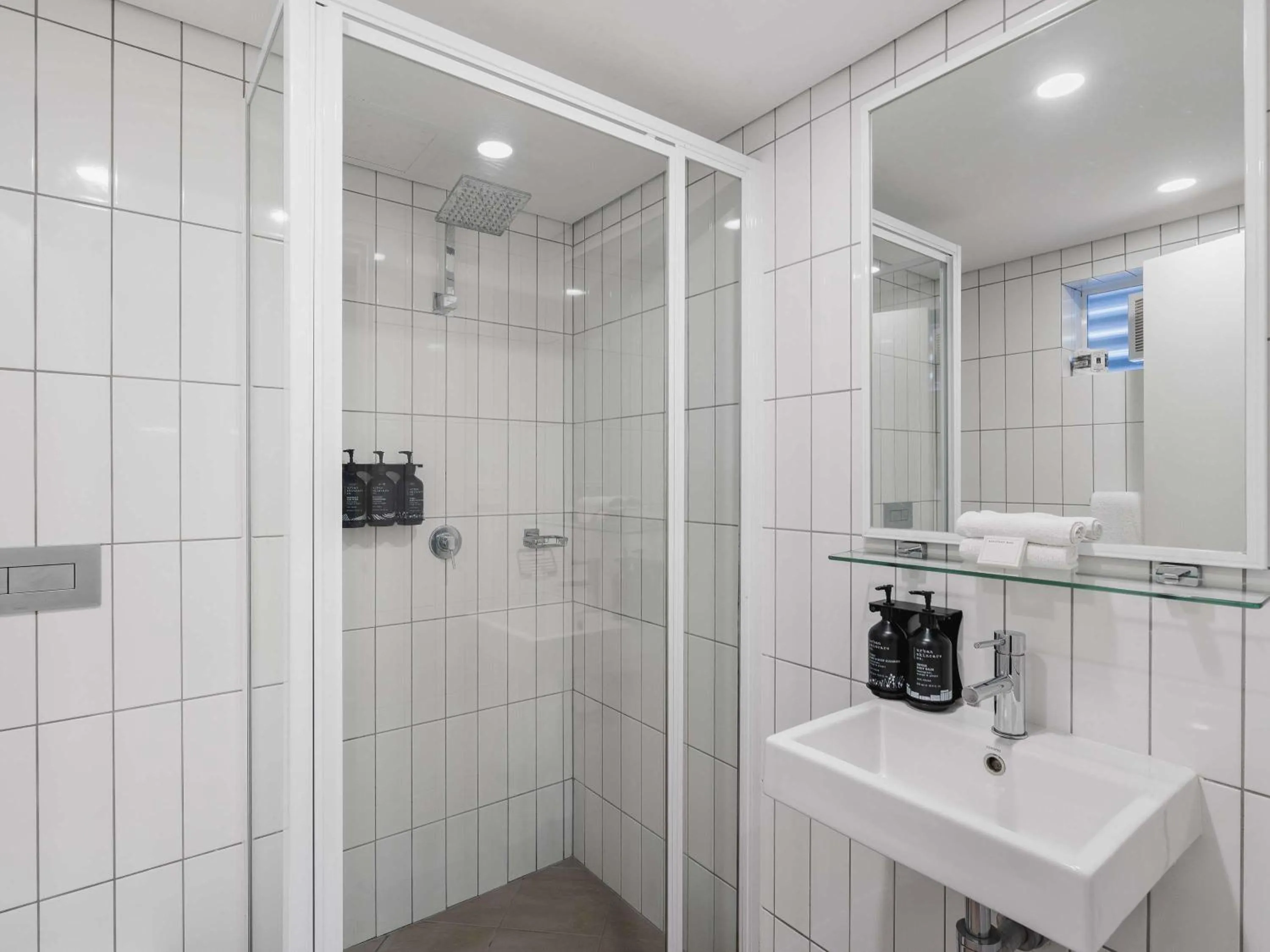 Bedroom in Mantra Bunbury